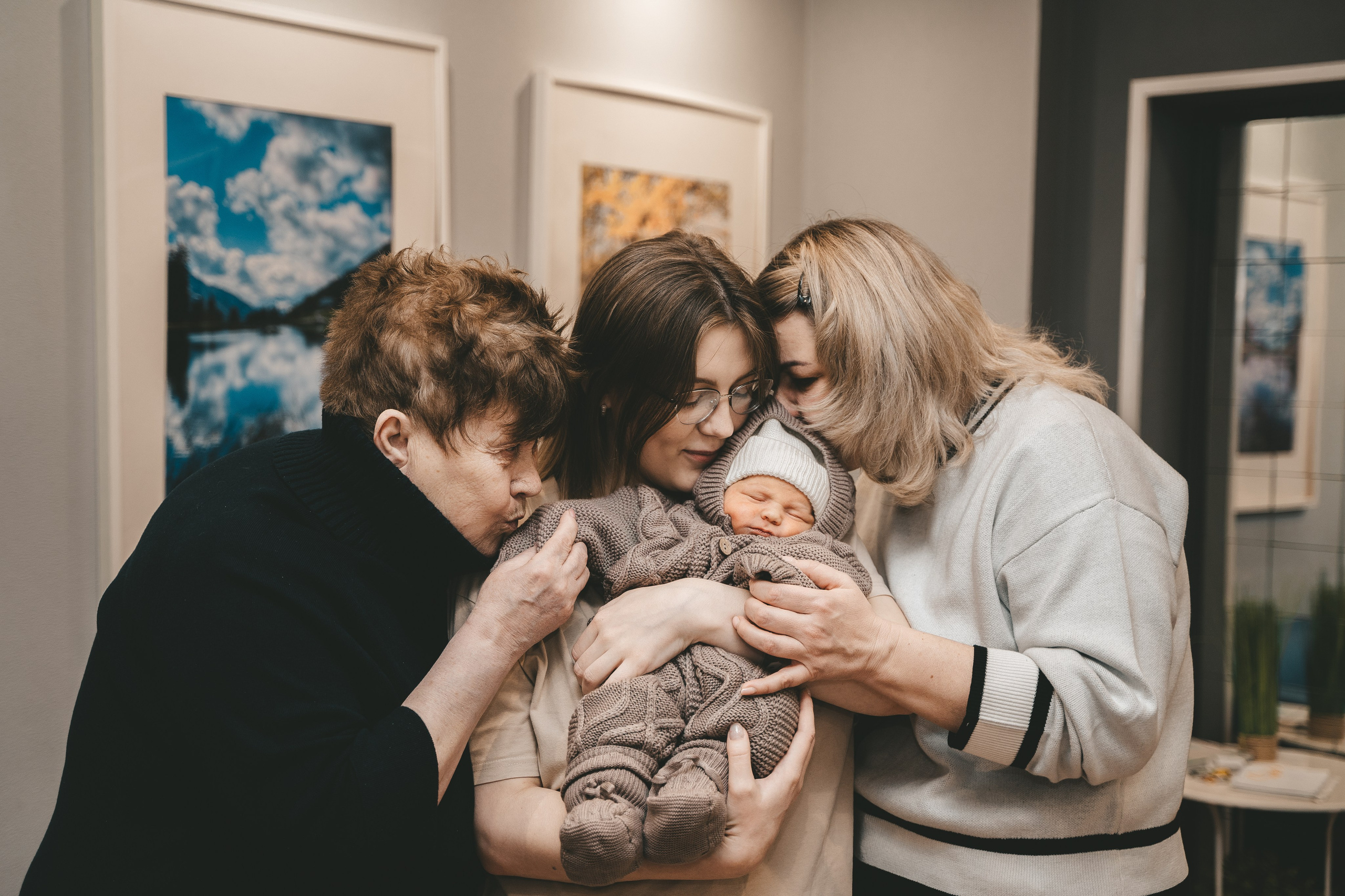 Фото выписки — заказать фотографа на выписку из роддома в Москве. Фотографы на роды в Москве. Фото и видео родов. Фотопроект «Продолжение рода»