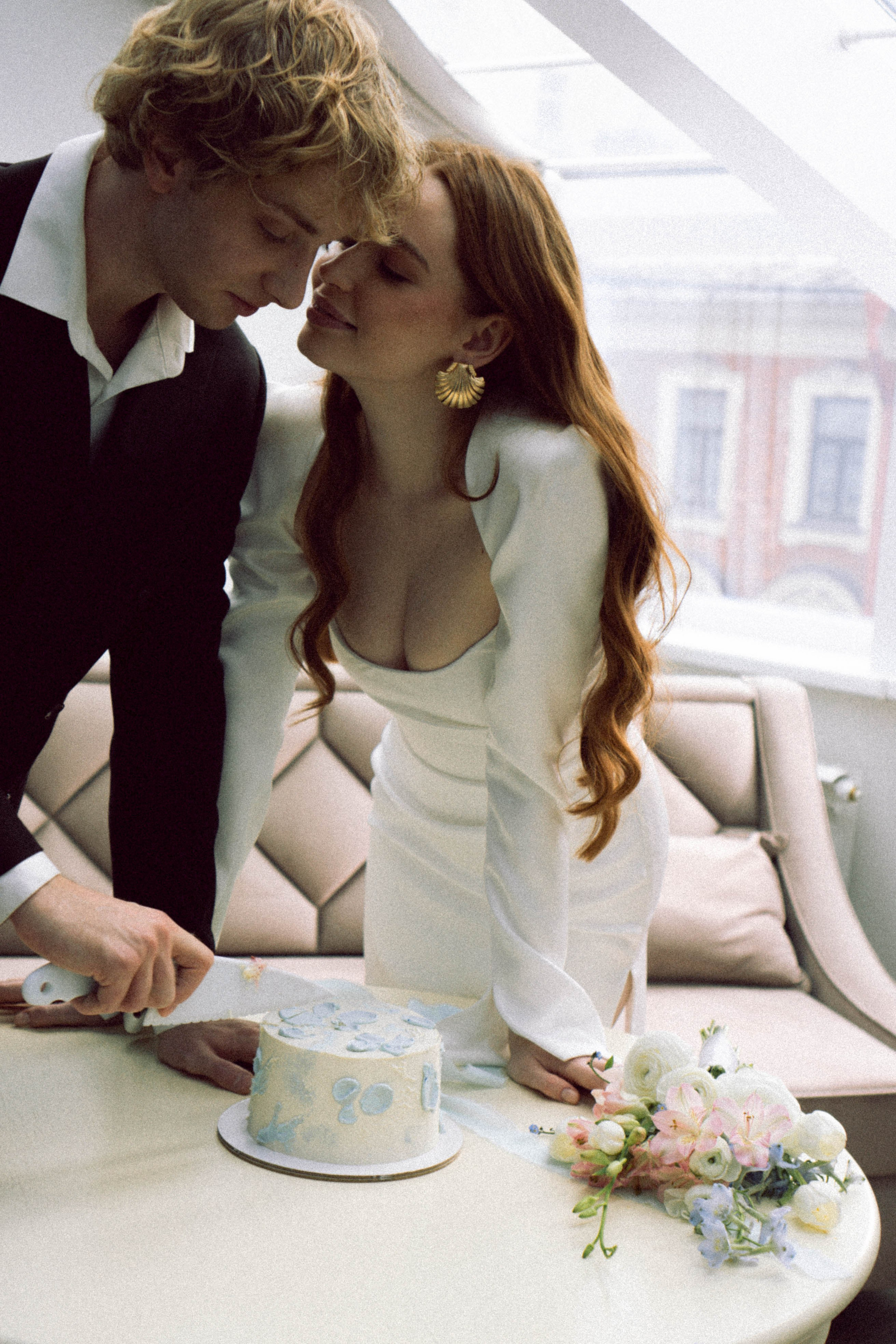 СВАДЕБНАЯ СЬЕМКА В ОТЕЛЕ. СБОРЫ ЖЕНИХА И НЕВЕСТЫ И ТАКЖЕ ТОР И ПОДГОТОВКА К ПРОГУЛКЕ. Профессиональный фотограф, Санкт-Петербург — Виктория Богомолова