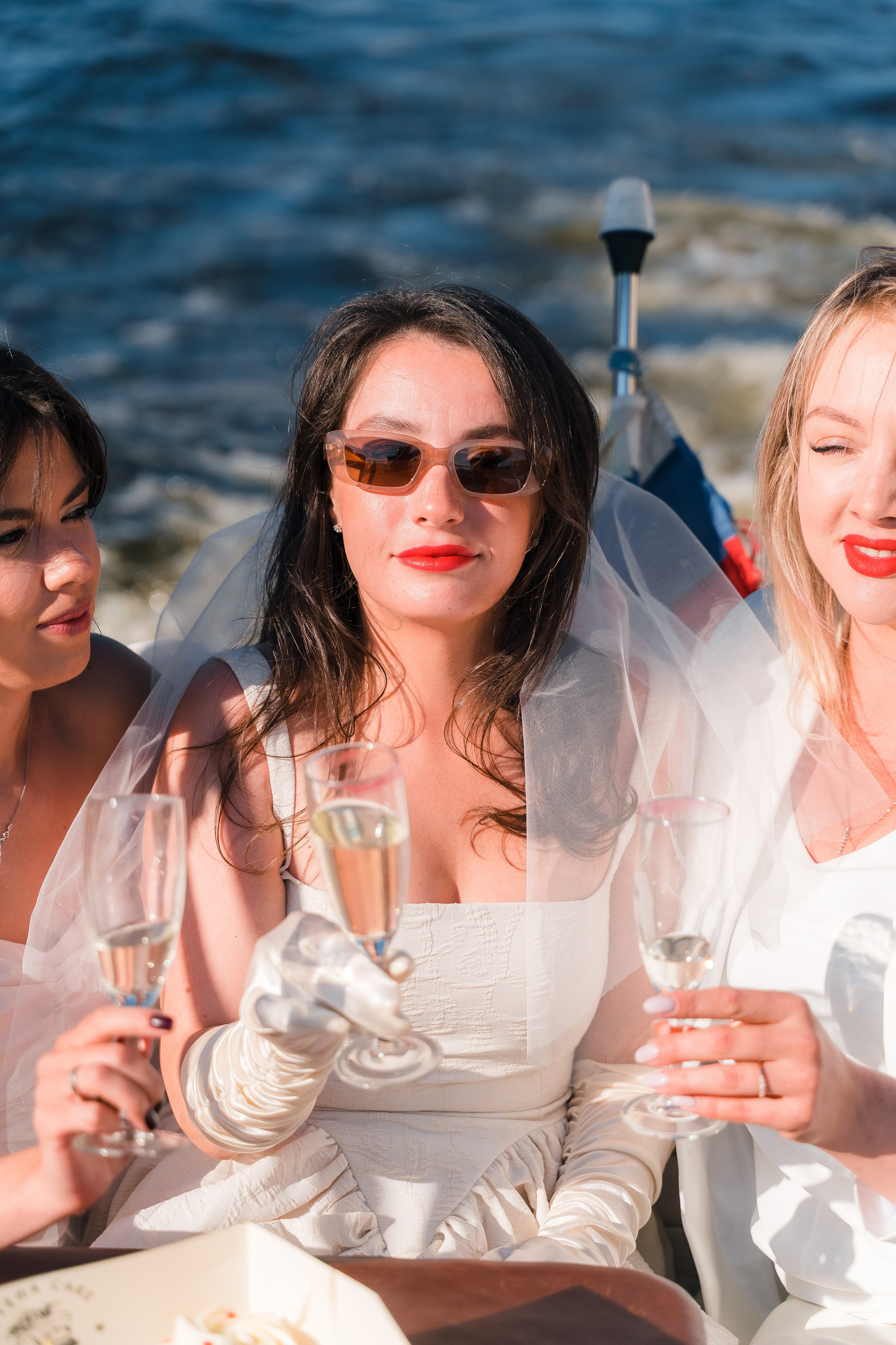 Фотосъемка девичника, встреча девушек, веселые женские портреты