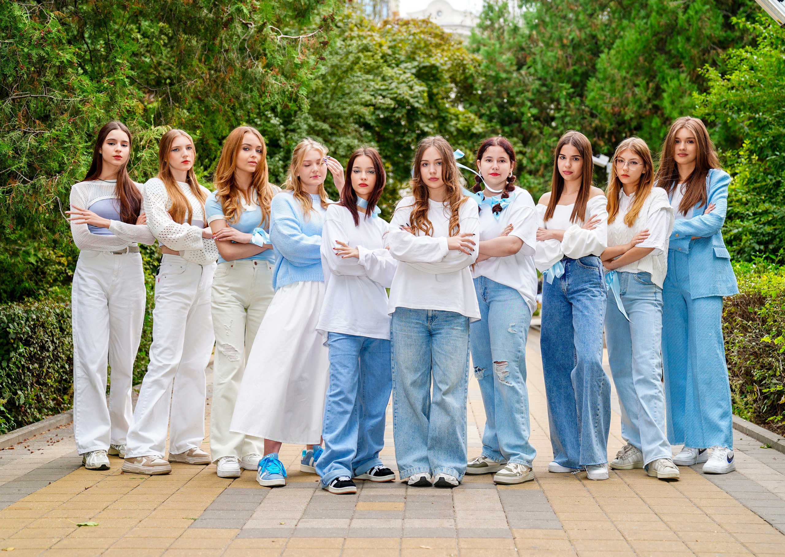 Парк Горького _бело-голубые оттенки старшая школа. MEMENTO.Выпускные альбомы, школьные, юбилейные и другие книги. Ростов-на-Дону