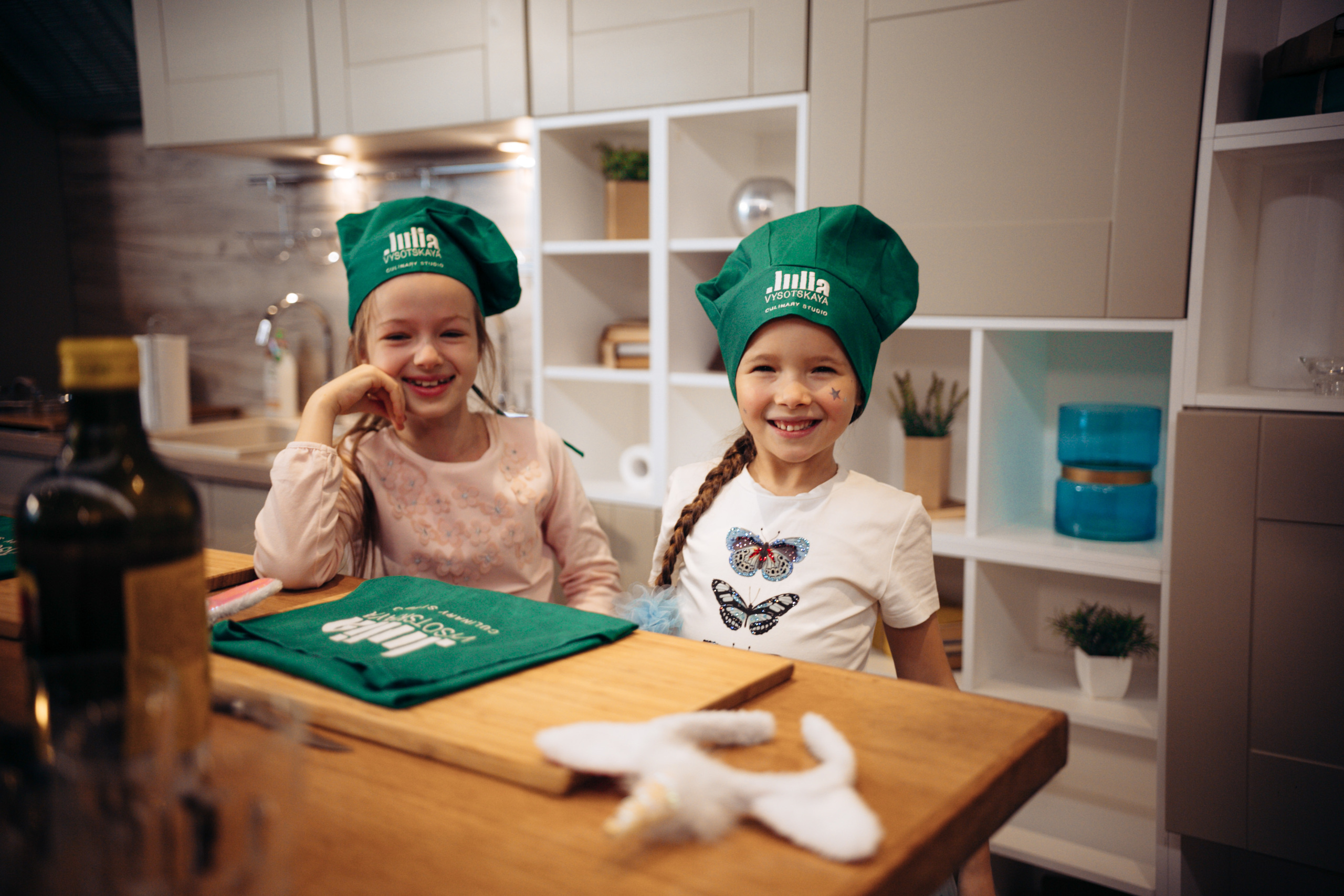 The kitchen studio of Y. Vysotskaya. Kids birthday. Photographer Vlad Boytsoff