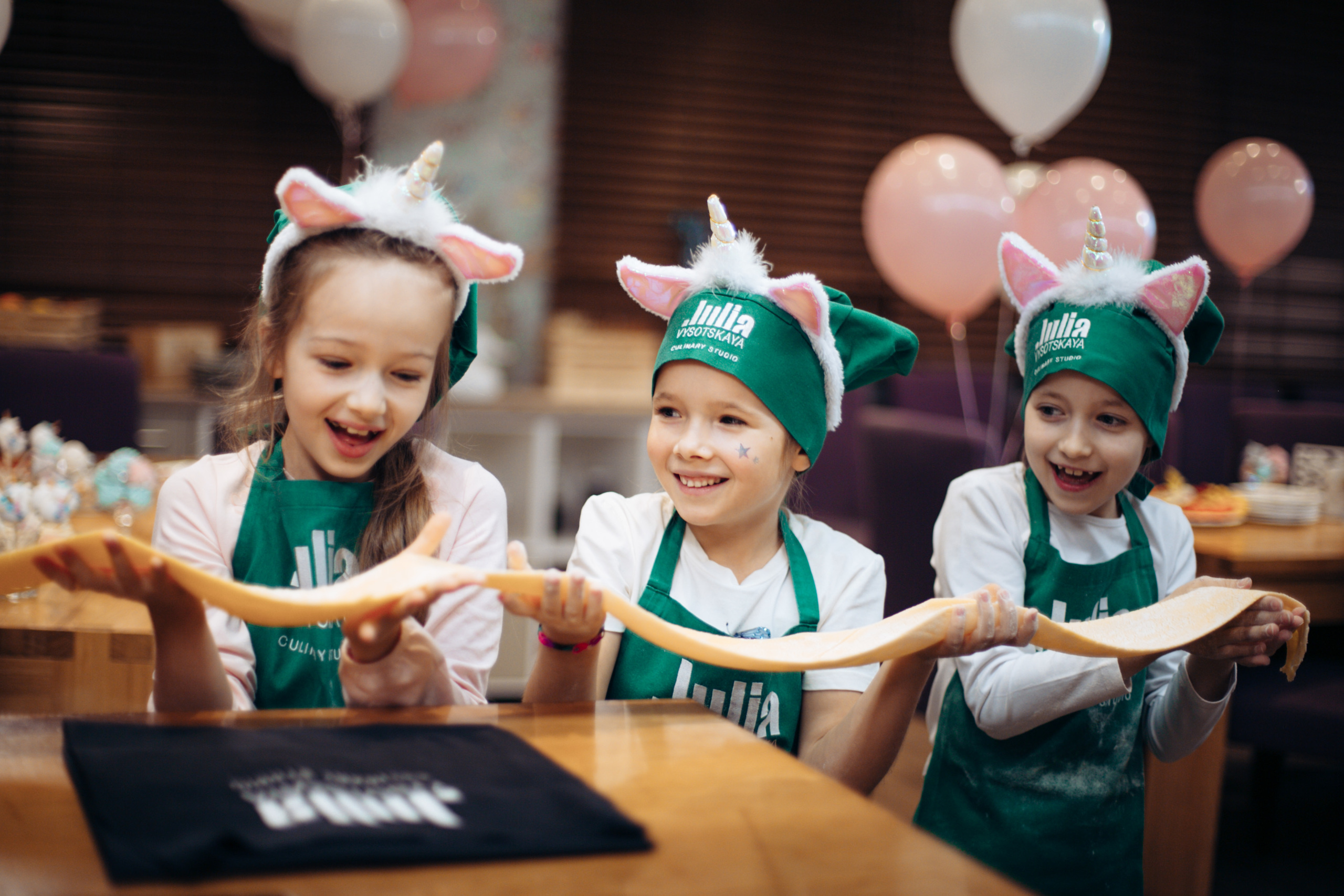 The kitchen studio of Y. Vysotskaya. Kids birthday. Photographer Vlad Boytsoff