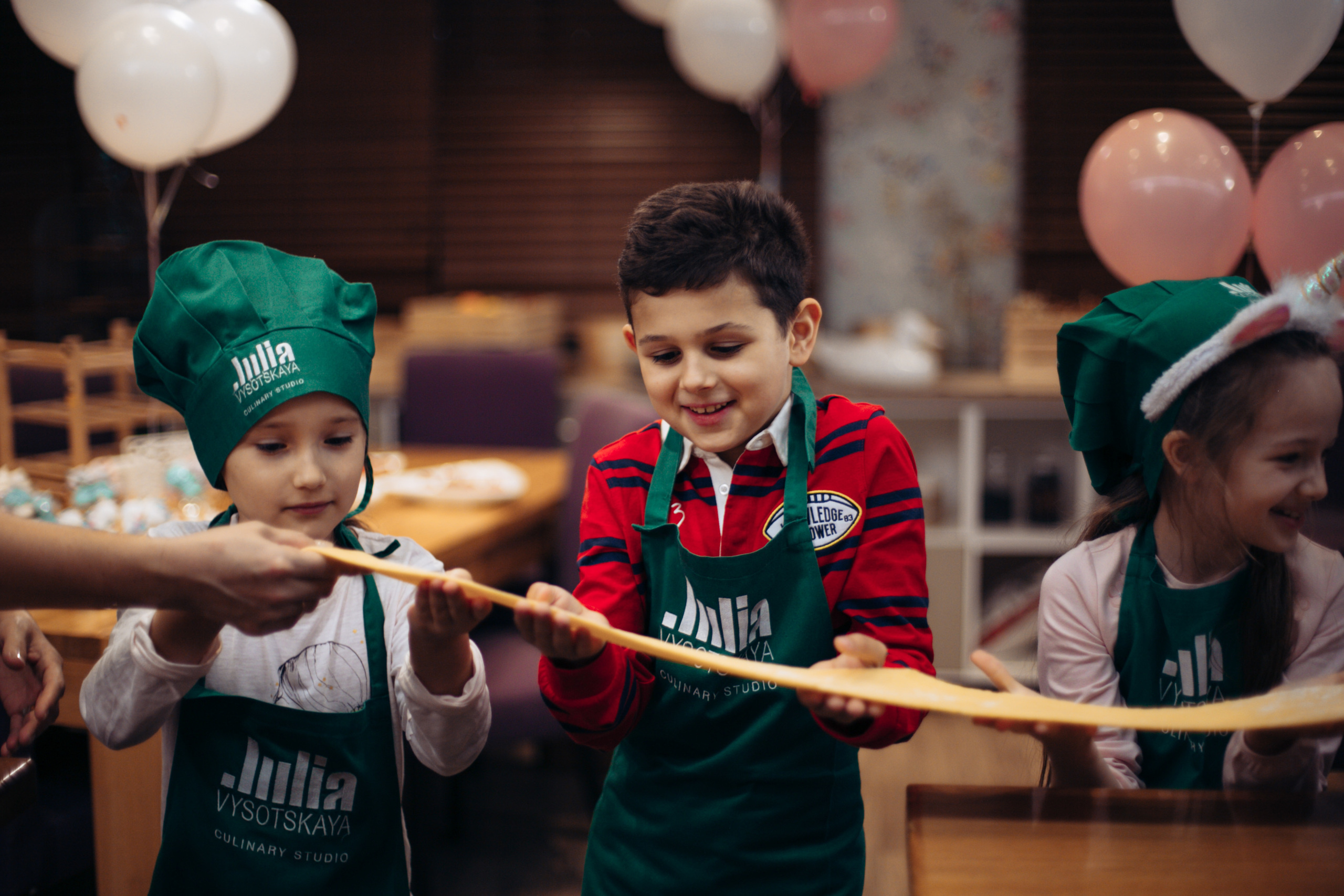 The kitchen studio of Y. Vysotskaya. Kids birthday. Photographer Vlad Boytsoff