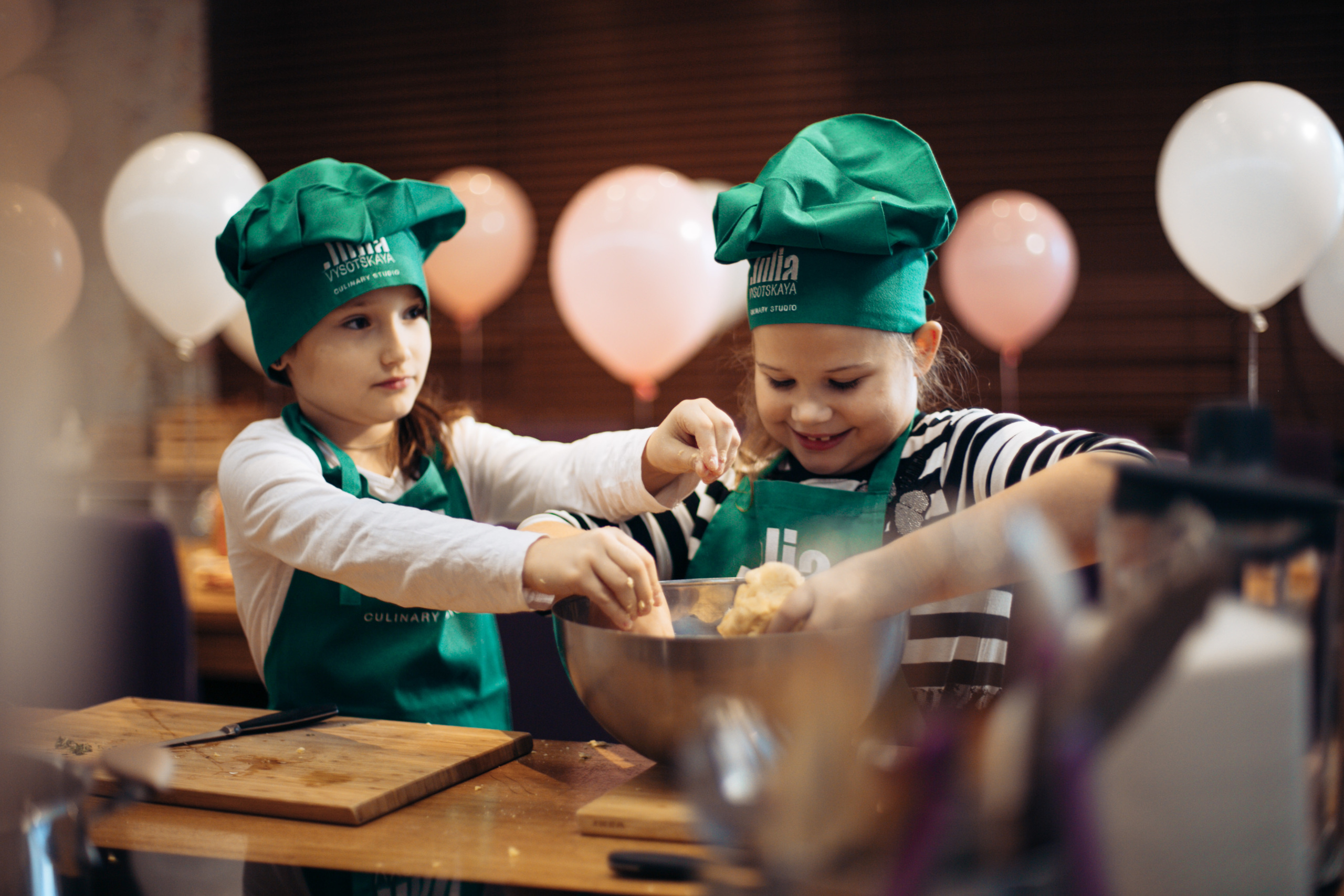 The kitchen studio of Y. Vysotskaya. Kids birthday. Photographer Vlad Boytsoff