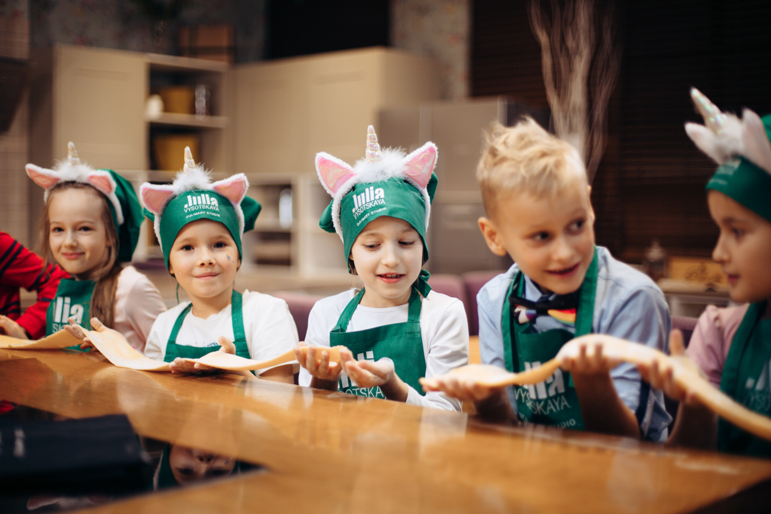 The kitchen studio of Y. Vysotskaya. Kids birthday. Photographer Vlad Boytsoff
