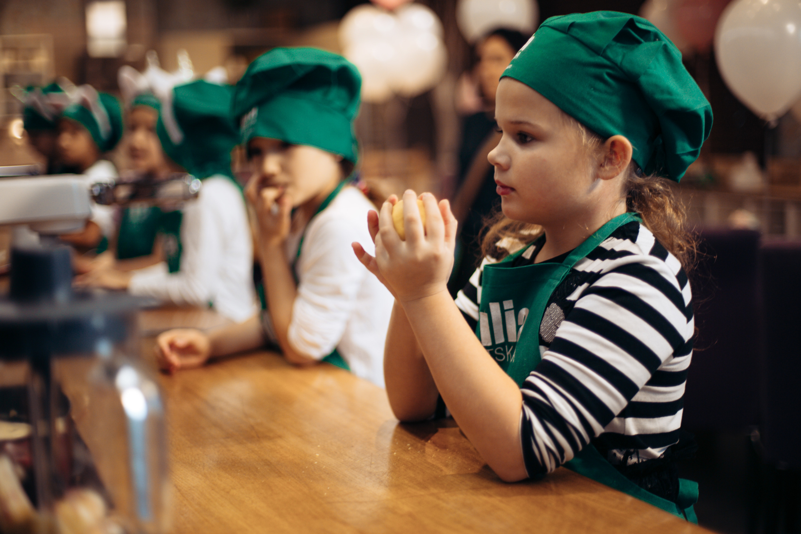 The kitchen studio of Y. Vysotskaya. Kids birthday. Photographer Vlad Boytsoff