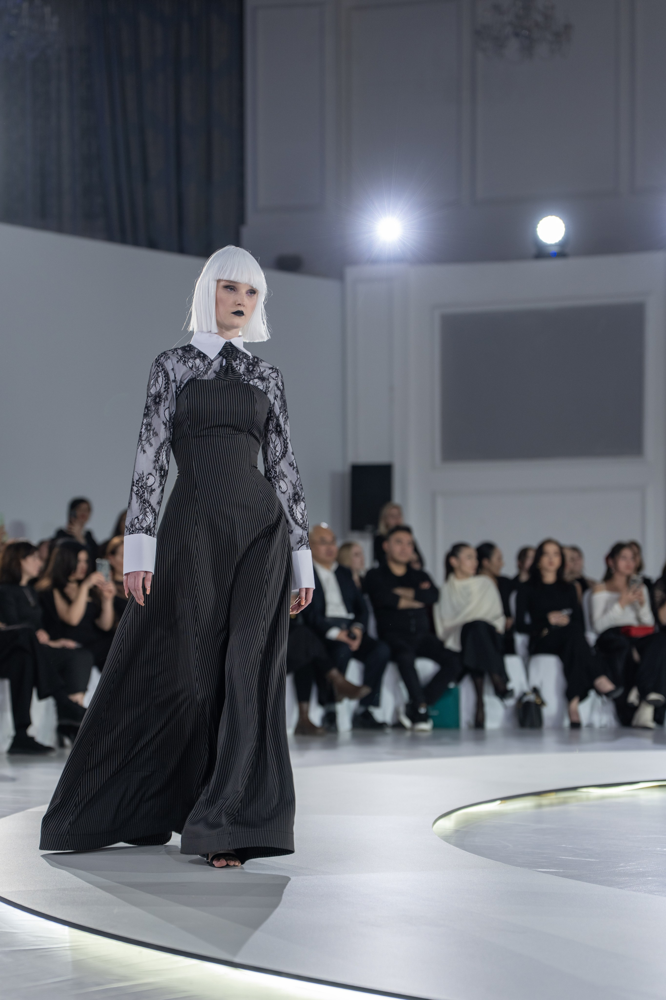 Дизайнер Umed Kuchkaliev. Сайт Алматинского НЮ АРТ, будуар и фэшн фотографа Дениса Карпенко