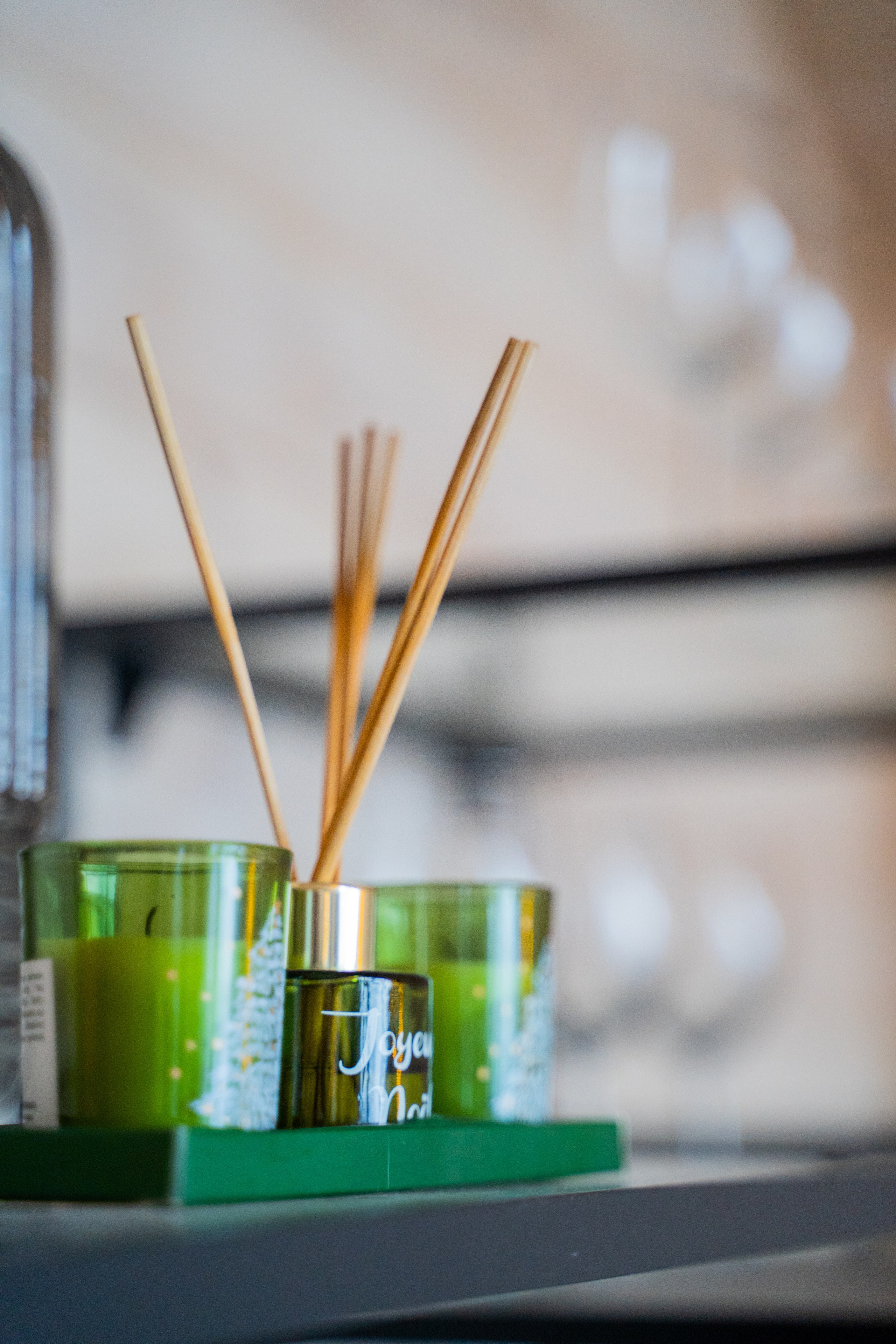 Интерьерная съемка частного гостевого дома. Занимаюсь профессиональной фотографией и живу рядом с Байкалом. Работаю в разных жанрах