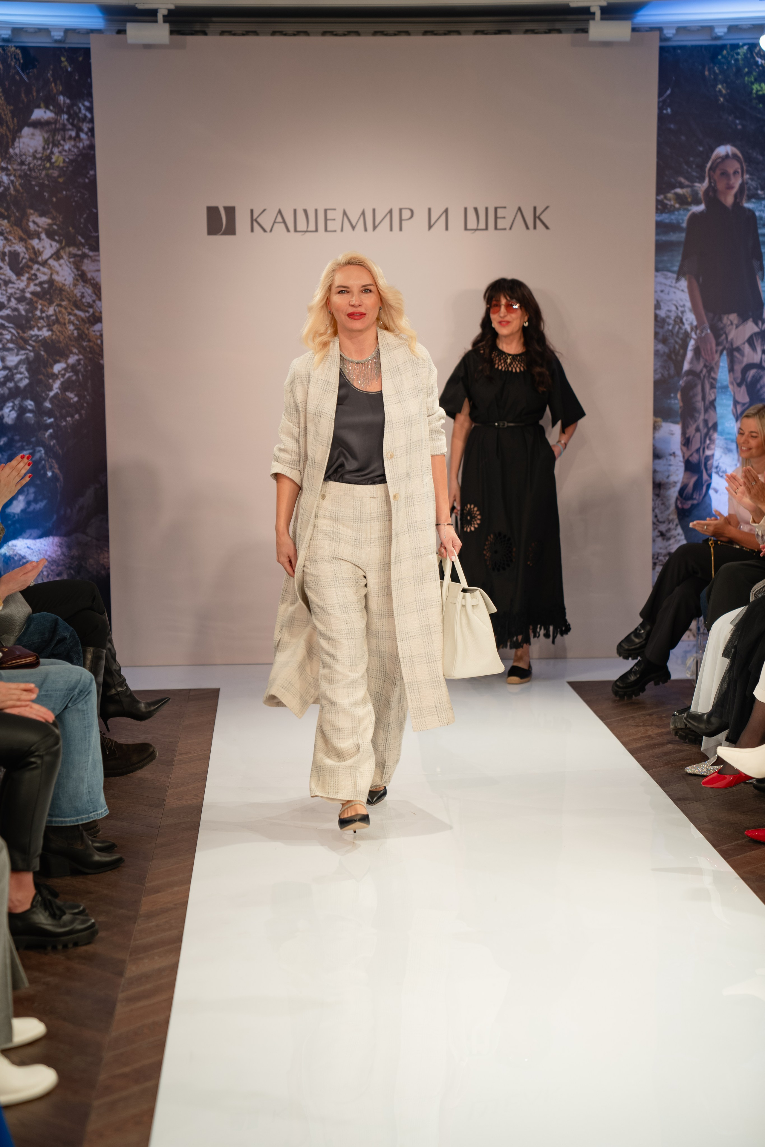 Модельный показ. Занимаюсь профессиональной фотографией и живу рядом с Байкалом. Работаю в разных жанрах