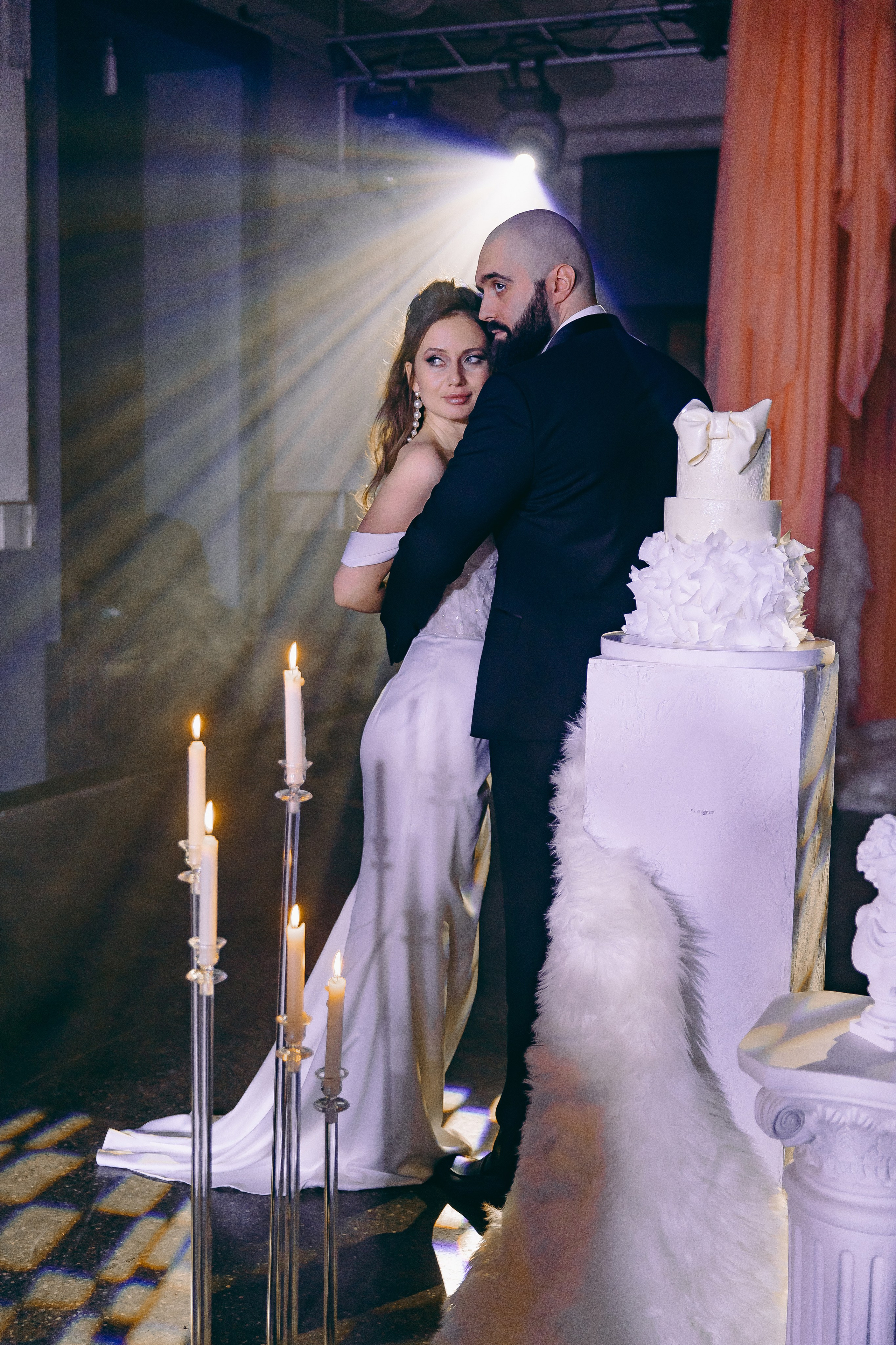 История торта Олеси и Владимира. Свадебный и семейный фотограф в Рязани Саша Крутых