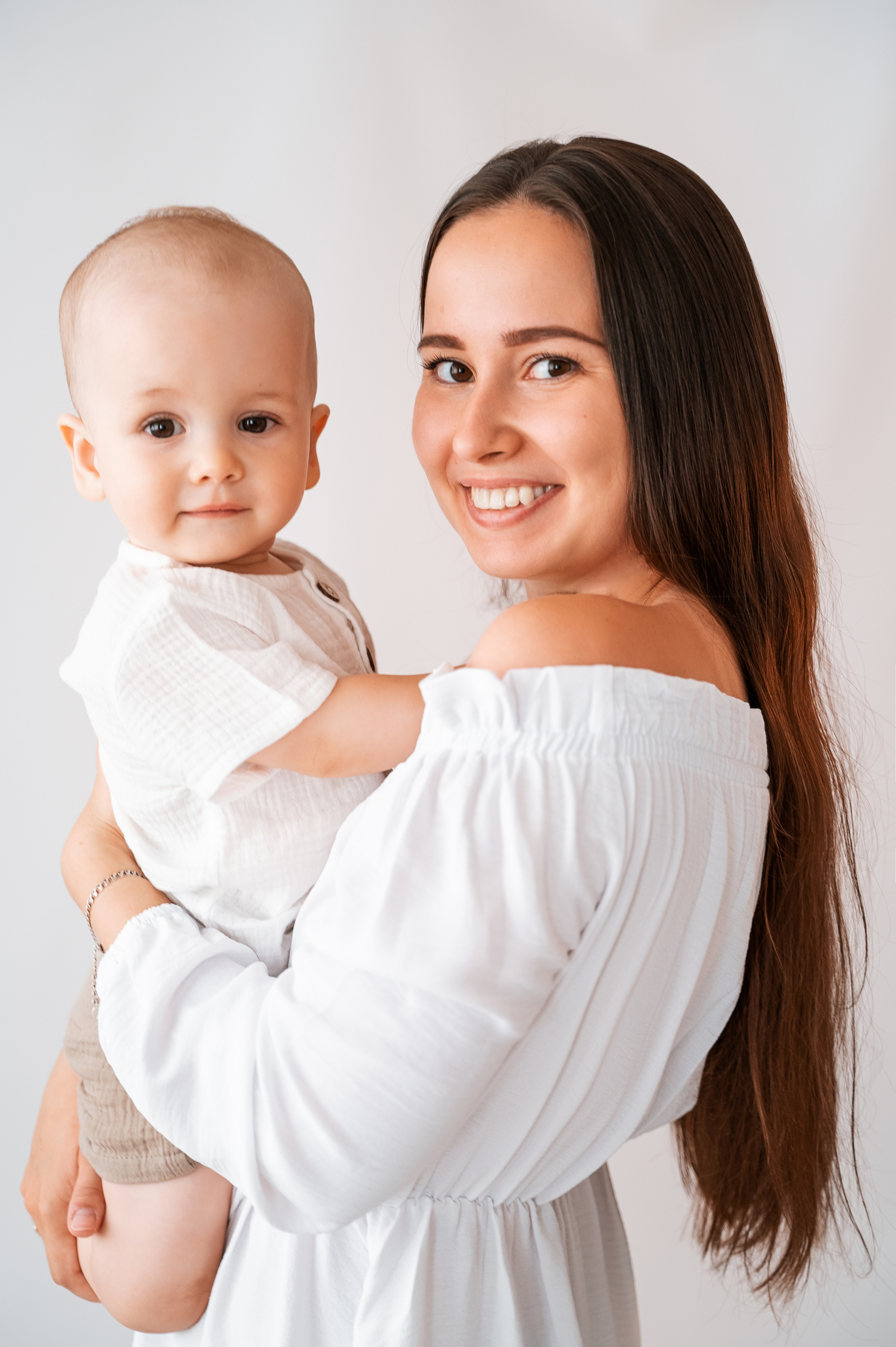 White love minimalism. Фотограф Каменск-Уральский Алена Обвинцева (фото новорожденных, в ожид