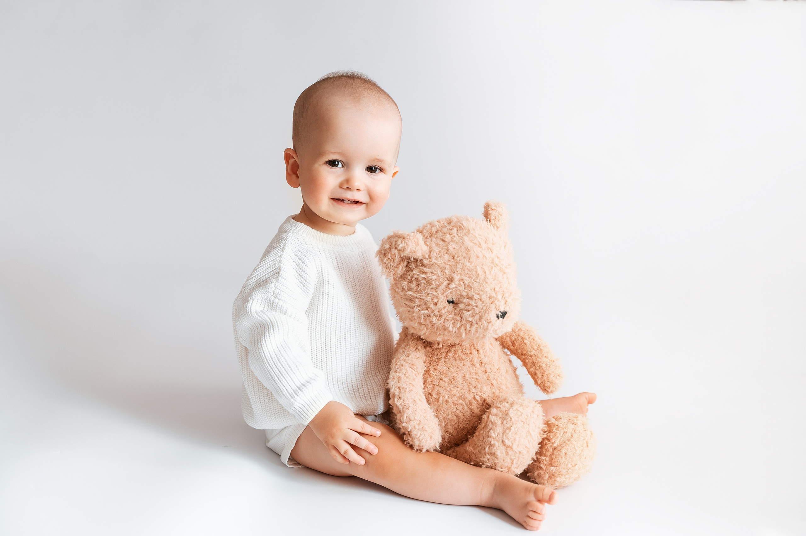White love minimalism. Фотограф Каменск-Уральский Алена Обвинцева (фото новорожденных, в ожид