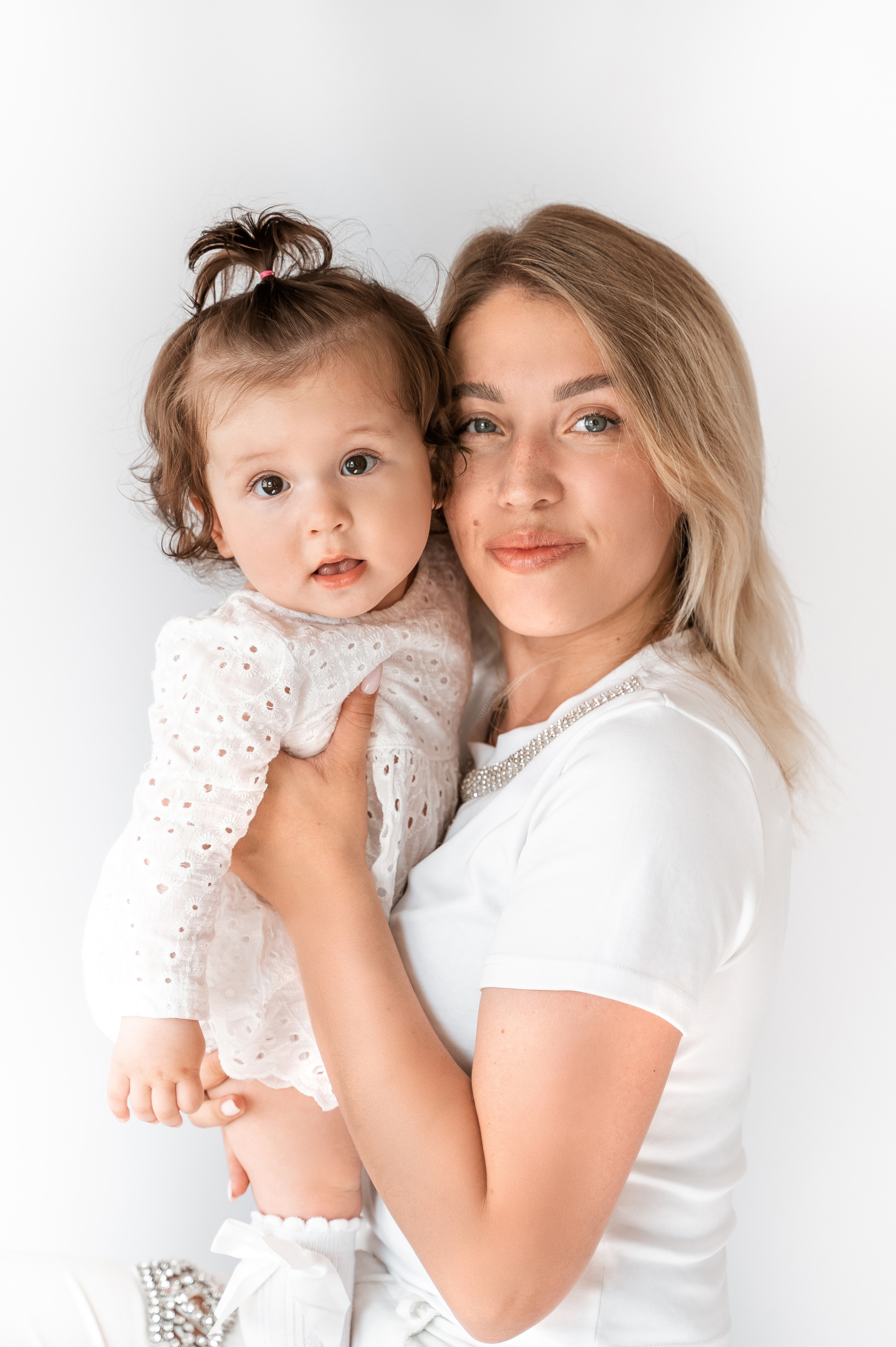 White love minimalism. Фотограф Каменск-Уральский Алена Обвинцева (фото новорожденных, в ожид