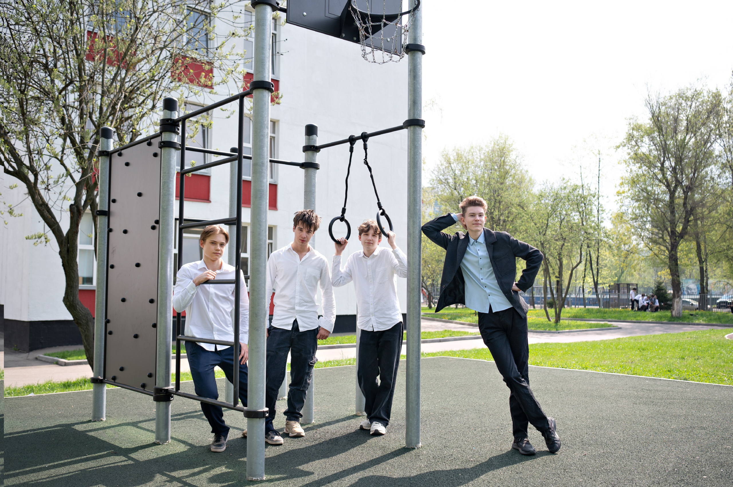 Фотосессия в классе и на территории школы. 9-М класс Школа 1568. Детский и семейный фотограф г. Москва Оксана Катаджи