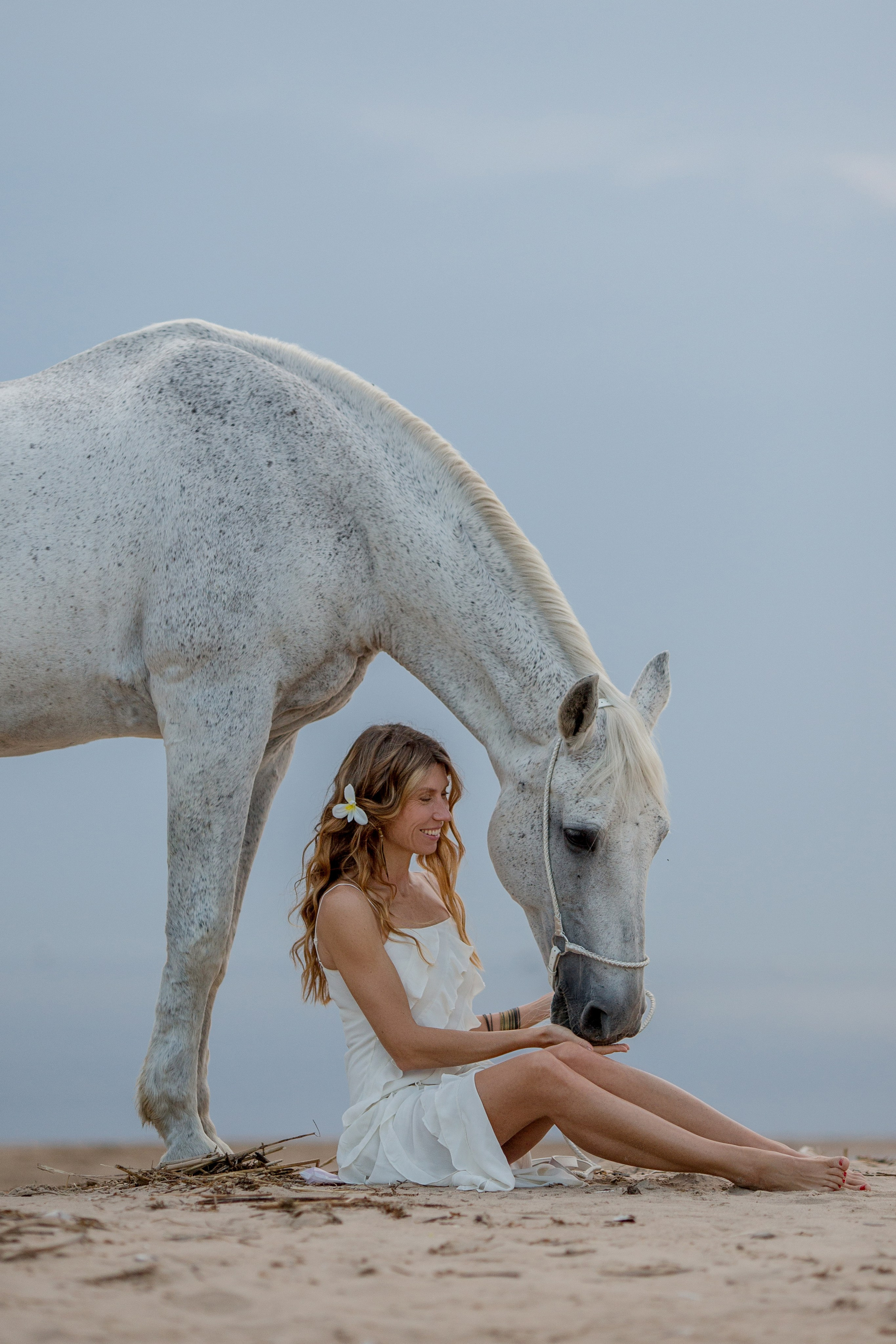 Закатная фотосессия с лошадью на Финском заливе