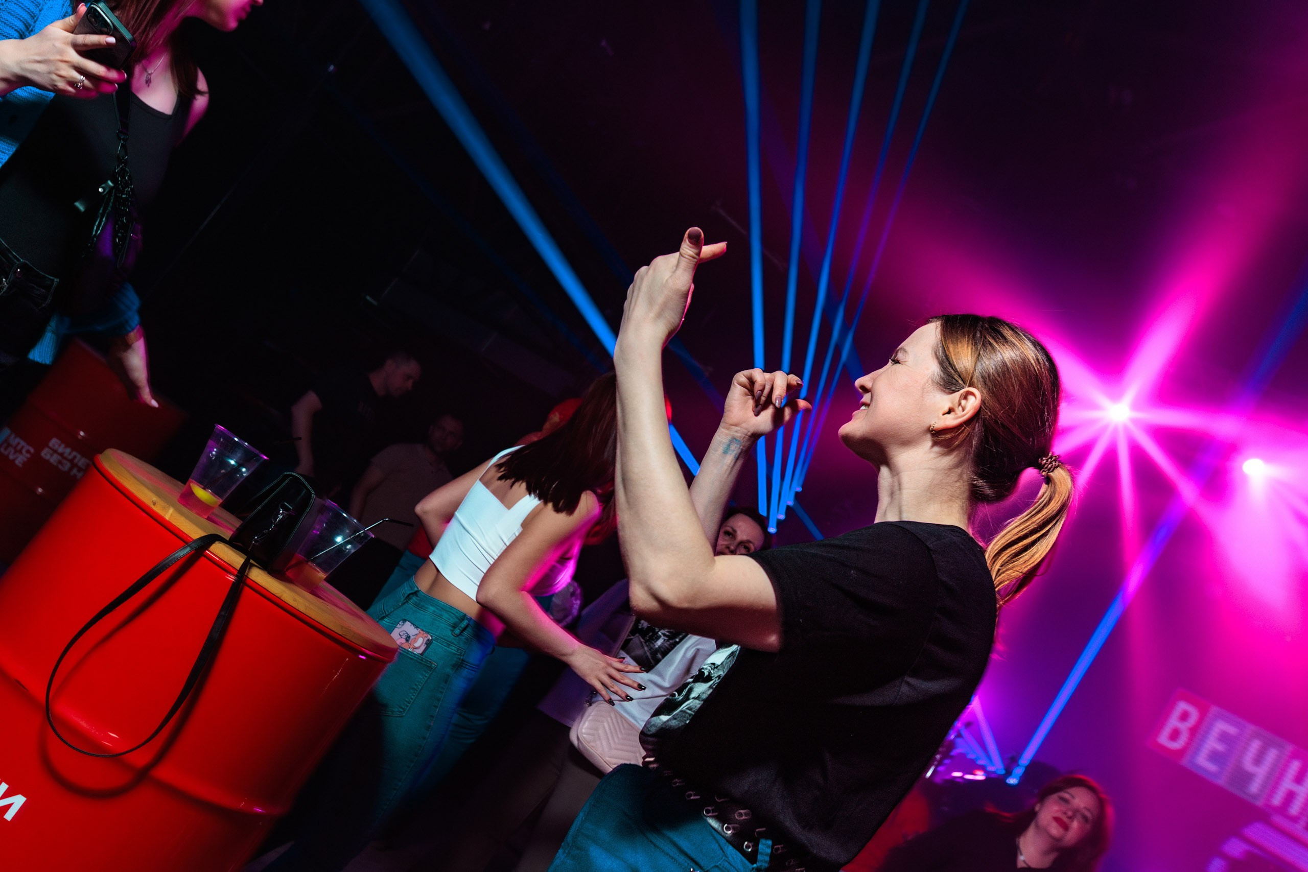 13.04.25 Вечно молодой. Репортажный фотограф Екатеринбург | Яркий, качественный репортаж | Концерты, клубы, репортаж, праздники, корпоративы