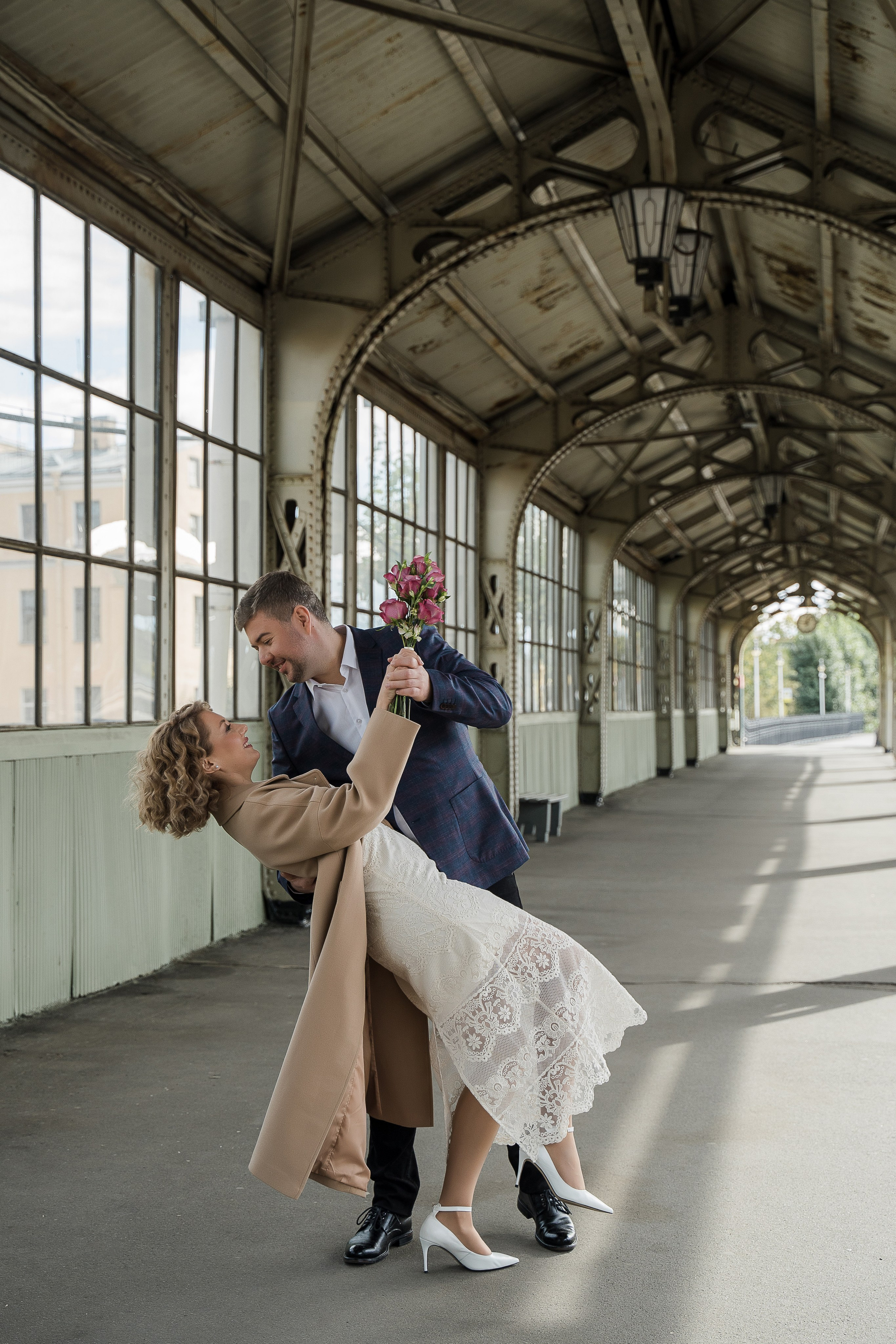 Свадебная фотосессия на Витебском вокзале. Свадебный и семейный фотограф в Пушкине и Санкт-Петербурге Мария Филиппова