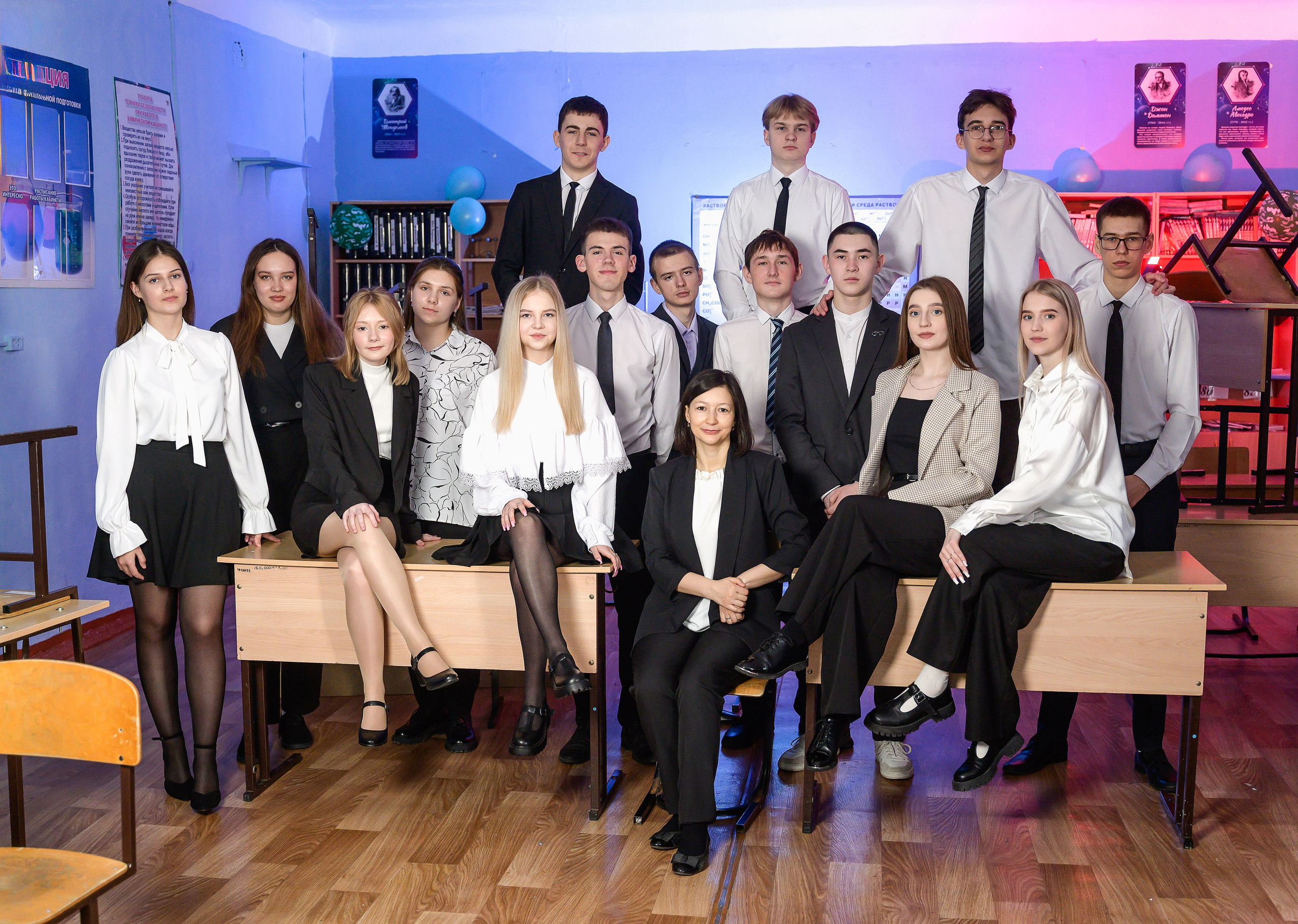 Второй разворот. Общее фото класса