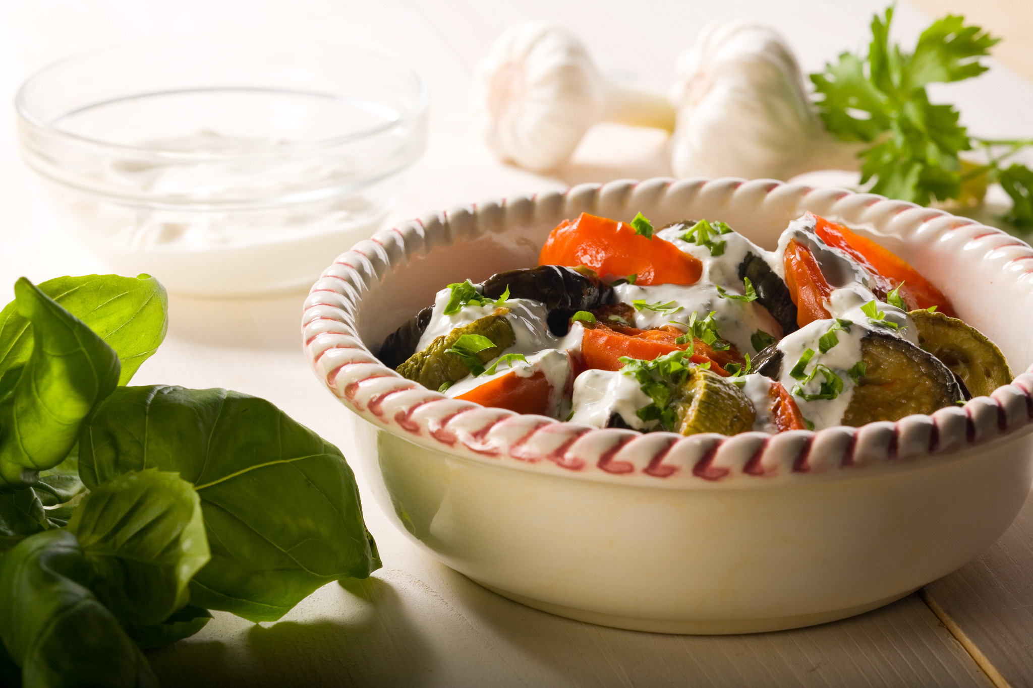 Грузинская кухня, овощи с чесночным соусом