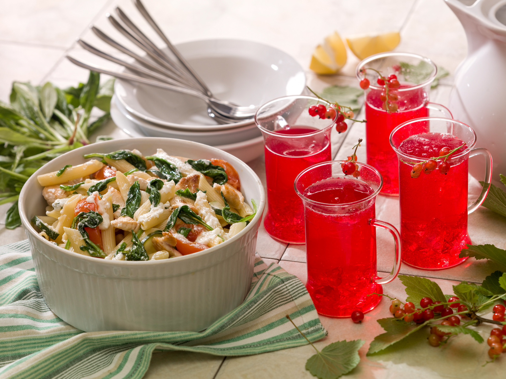 Обед в летний день, разворот журнала Гастроном