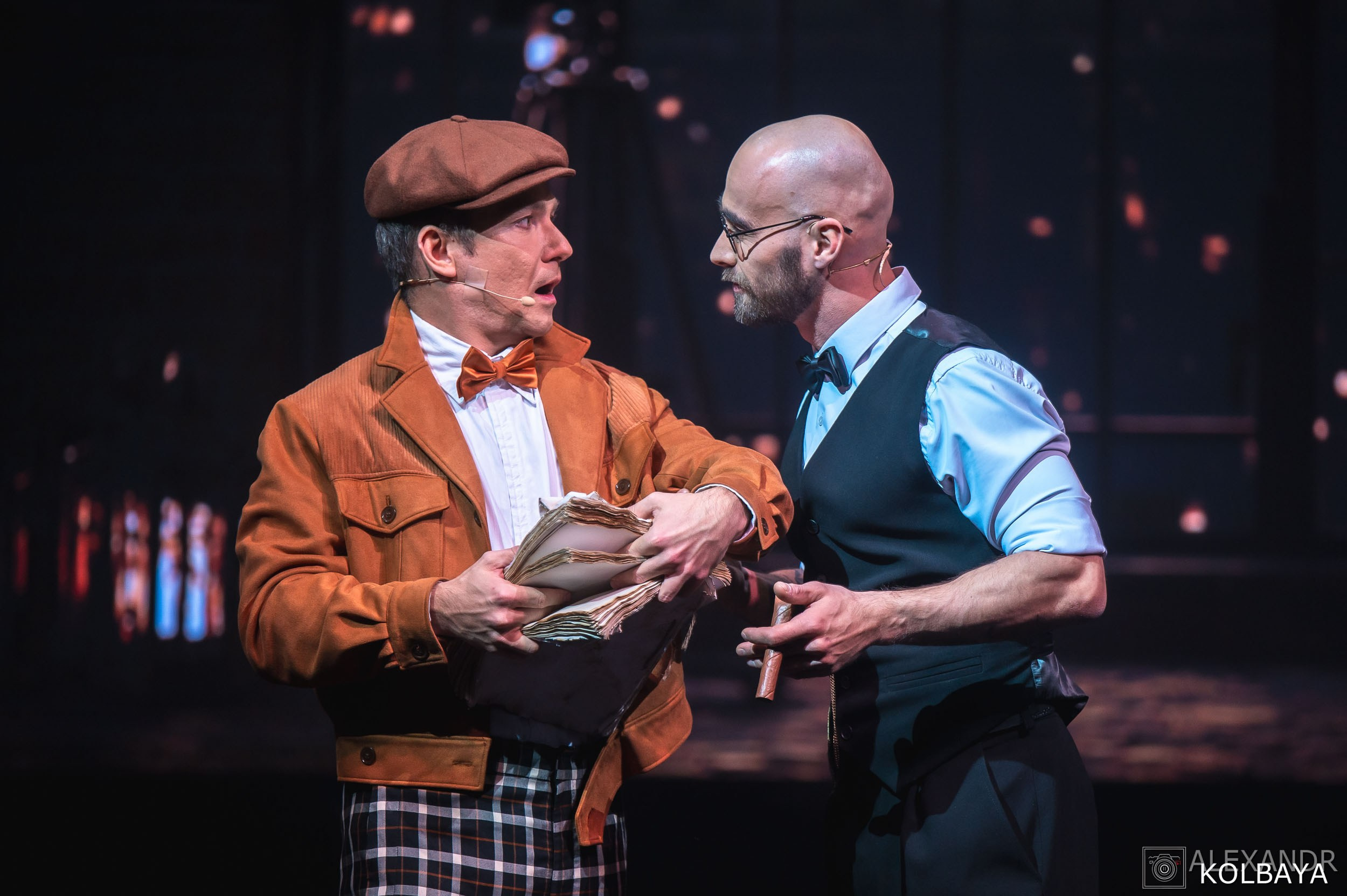 Фотографии со спектакля «Привет, я тетя Чарли». Концертный и театральный репортажный фотограф в Москве Александр Колбая