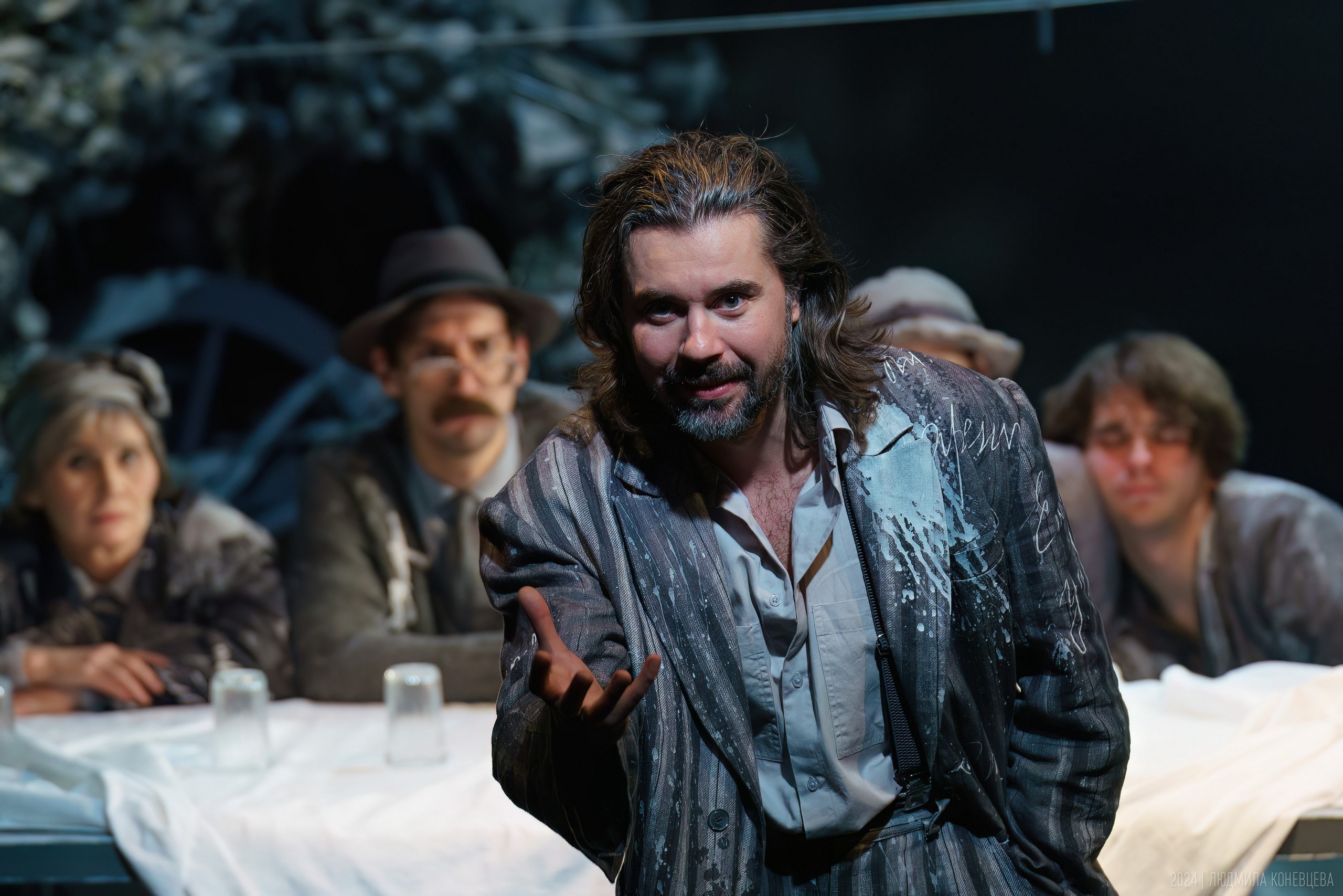 «Свет­лые души, или О том, как на­пи­сать рас­сказ», режиссер Михаил Крылов, Мастерская Петра Фоменко. Театральная фотография