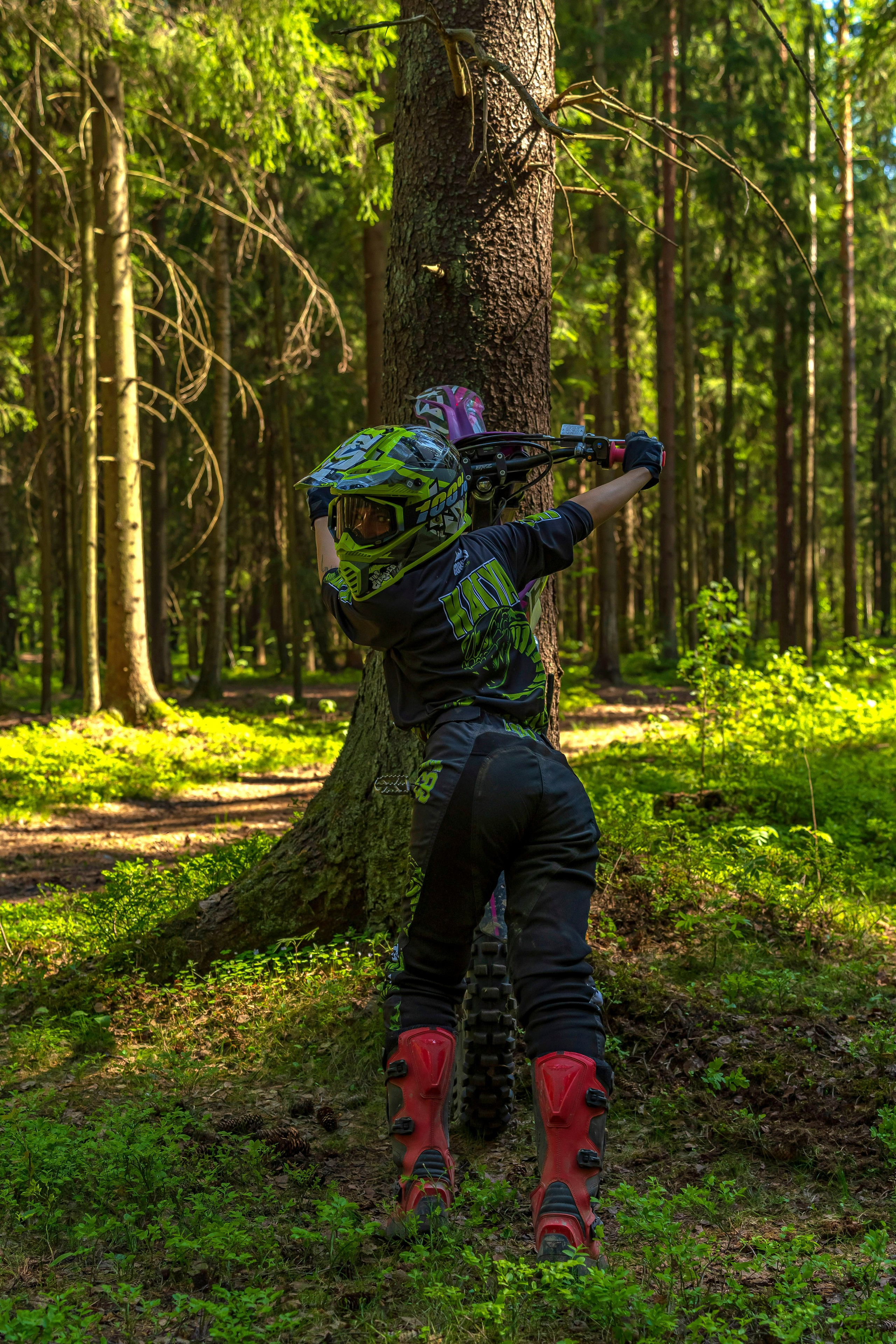 Катя Ли. Графический дизайнер Илья Левченко