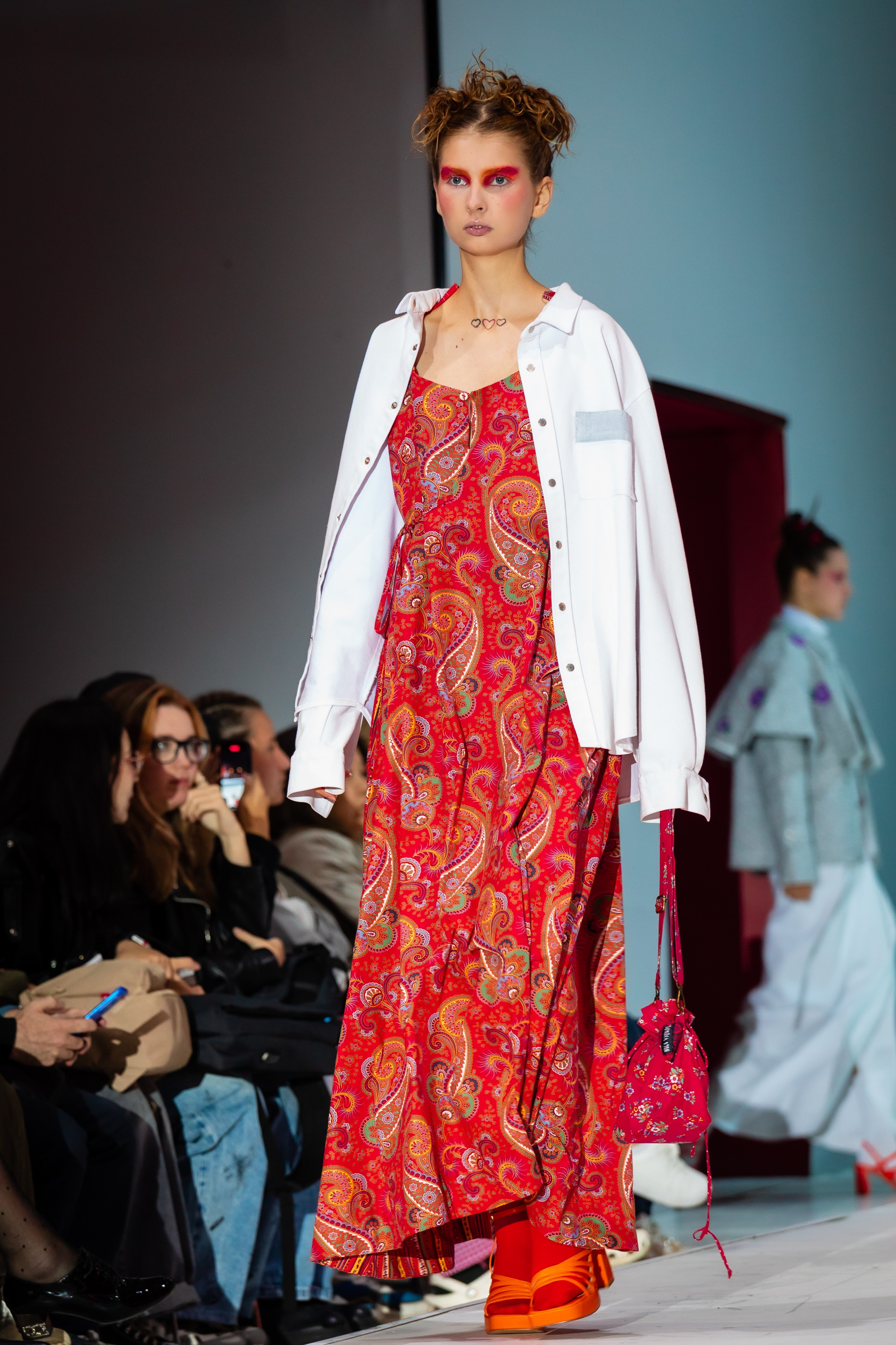 Фото с показа NOVIKOVA DSN и Шуйские ситцы MFW 29.08.25. Фотосессии и репортаж — Фотограф в Москве — Рина Серёгина