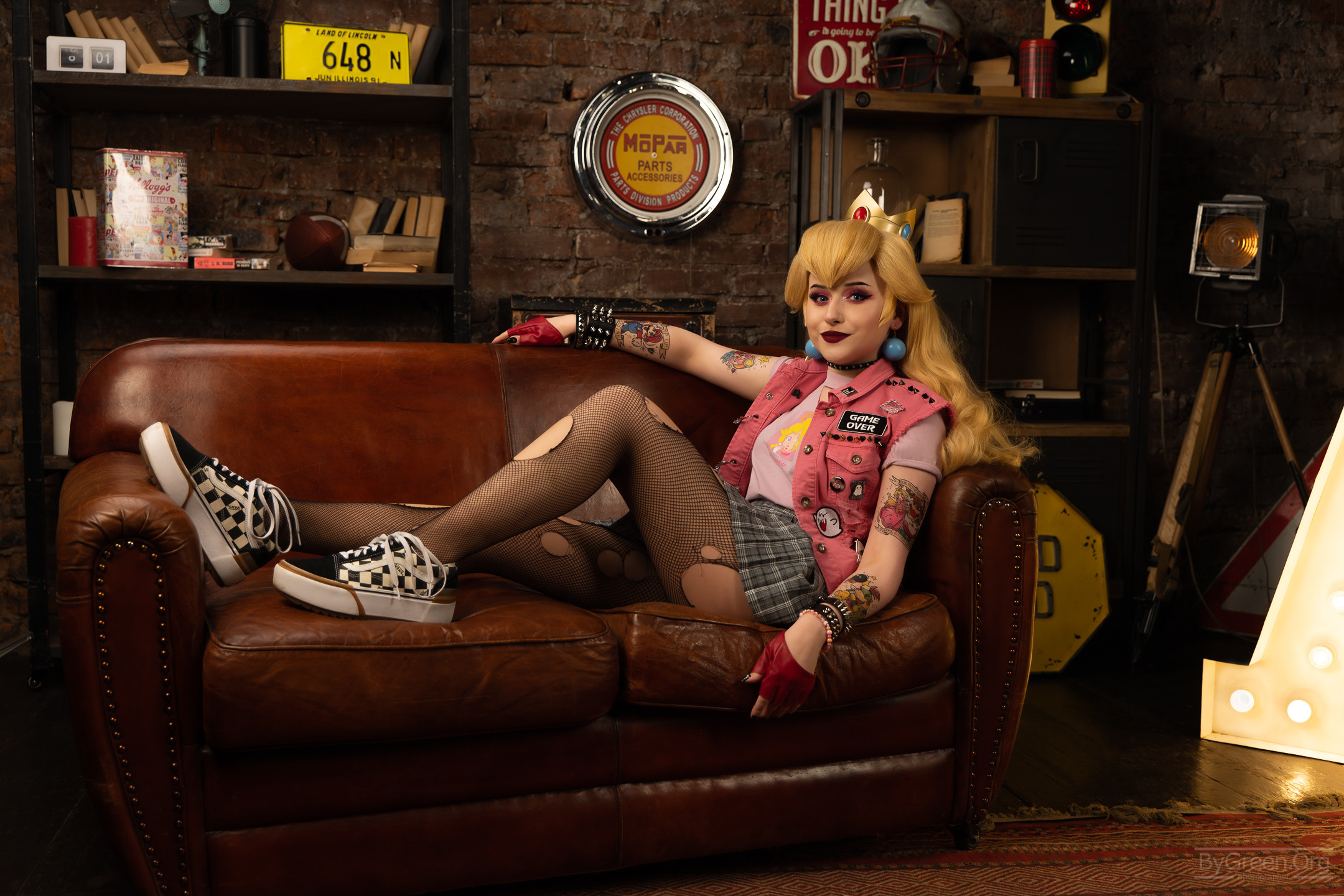 Super Mario Princess Peach cosplay