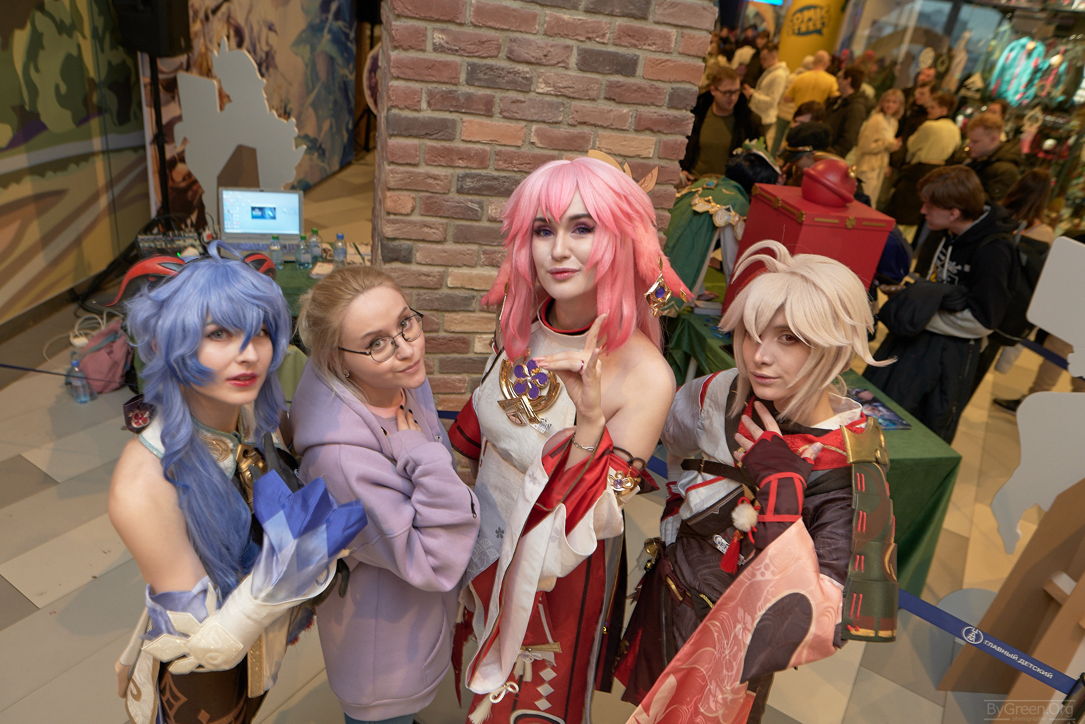 Косплей В детском Мире Геншин в ЦДМ