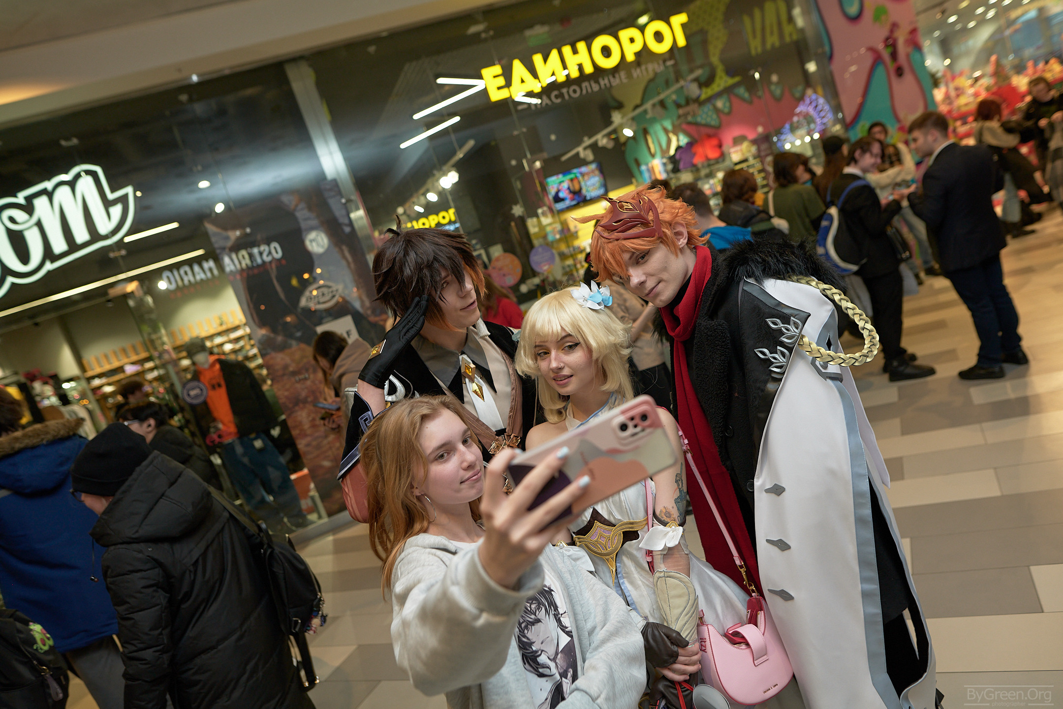 Косплей В детском Мире Геншин в ЦДМ