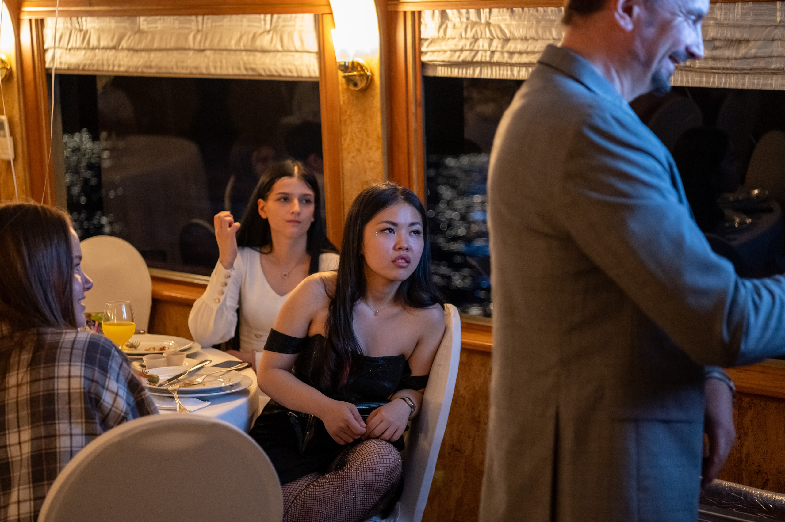 Выпускной вечер 11 класс на теплоходе. Детский и семейный фотограф г. Москва Оксана Катаджи