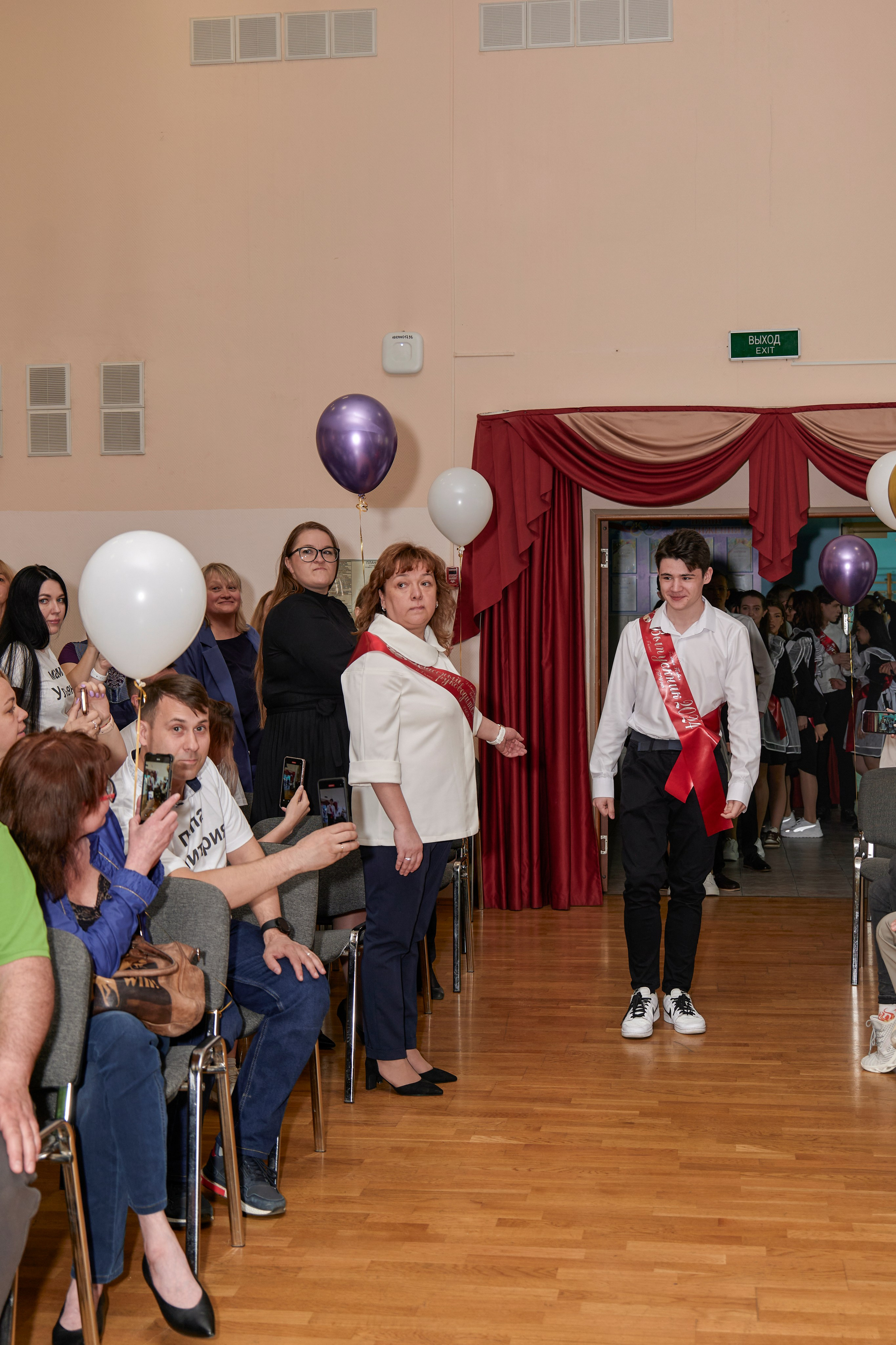 Последний звонок школа 1413. Детский и семейный фотограф г. Москва Оксана Катаджи