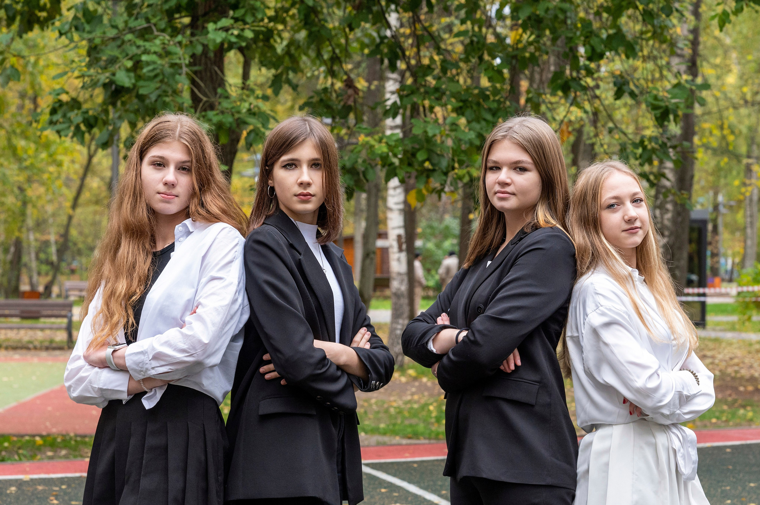 Осенняя фотосессия в парке 9-А класс Школа 953. Детский и семейный фотограф г. Москва Оксана Катаджи