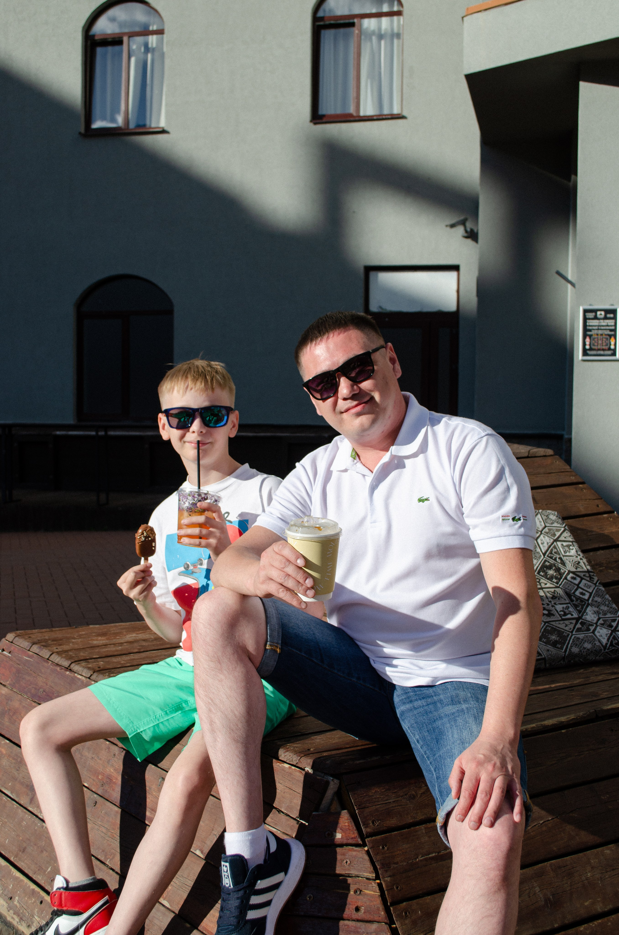 Папа и сын. Фотограф