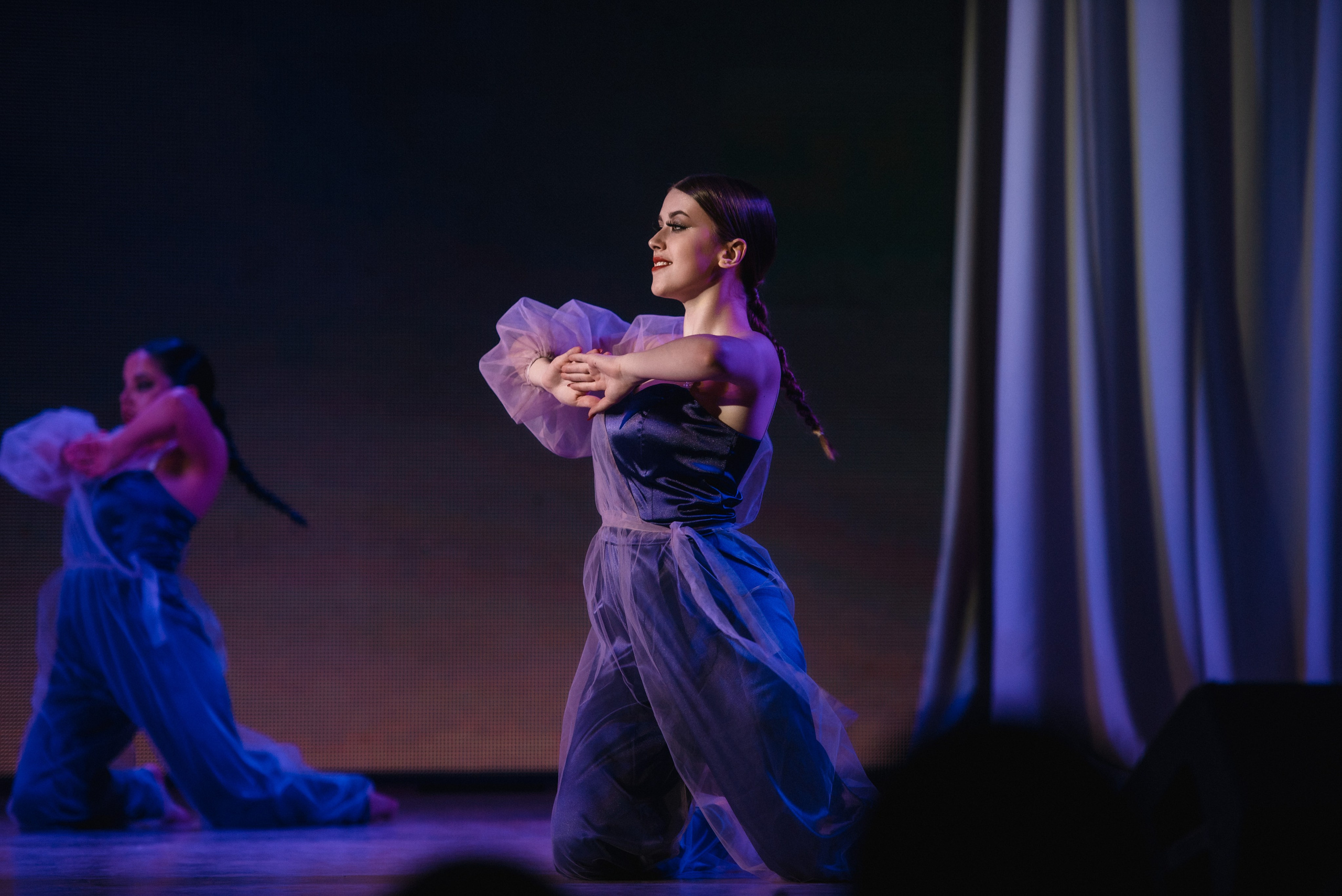 Выступления на сценах и уличных площадках. Танцевальная шоу-группа «GRANAT»