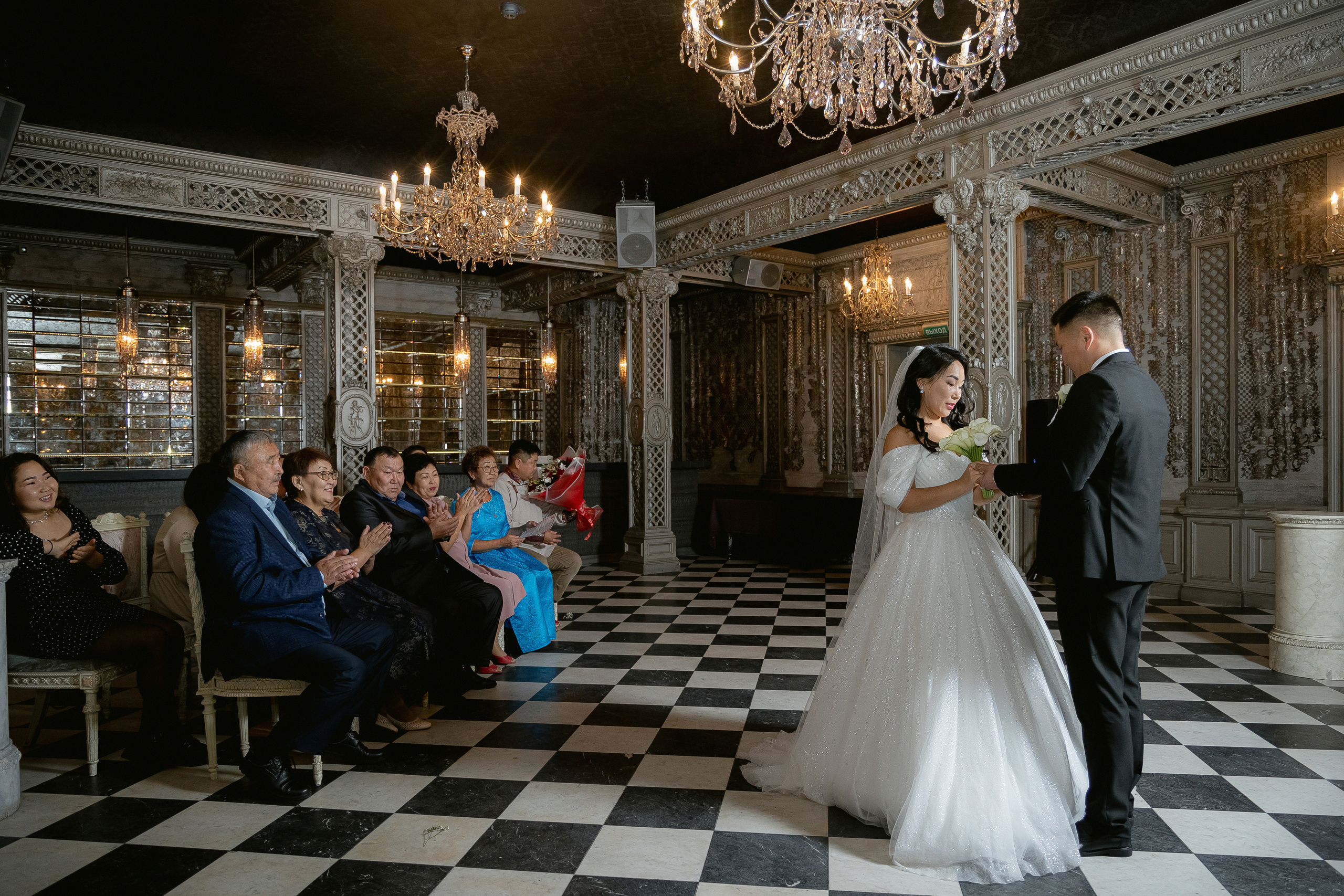 Антонида и Баир: регистрация и фотосессия в ТУРАНДОТ. Свадебный фотограф Москва