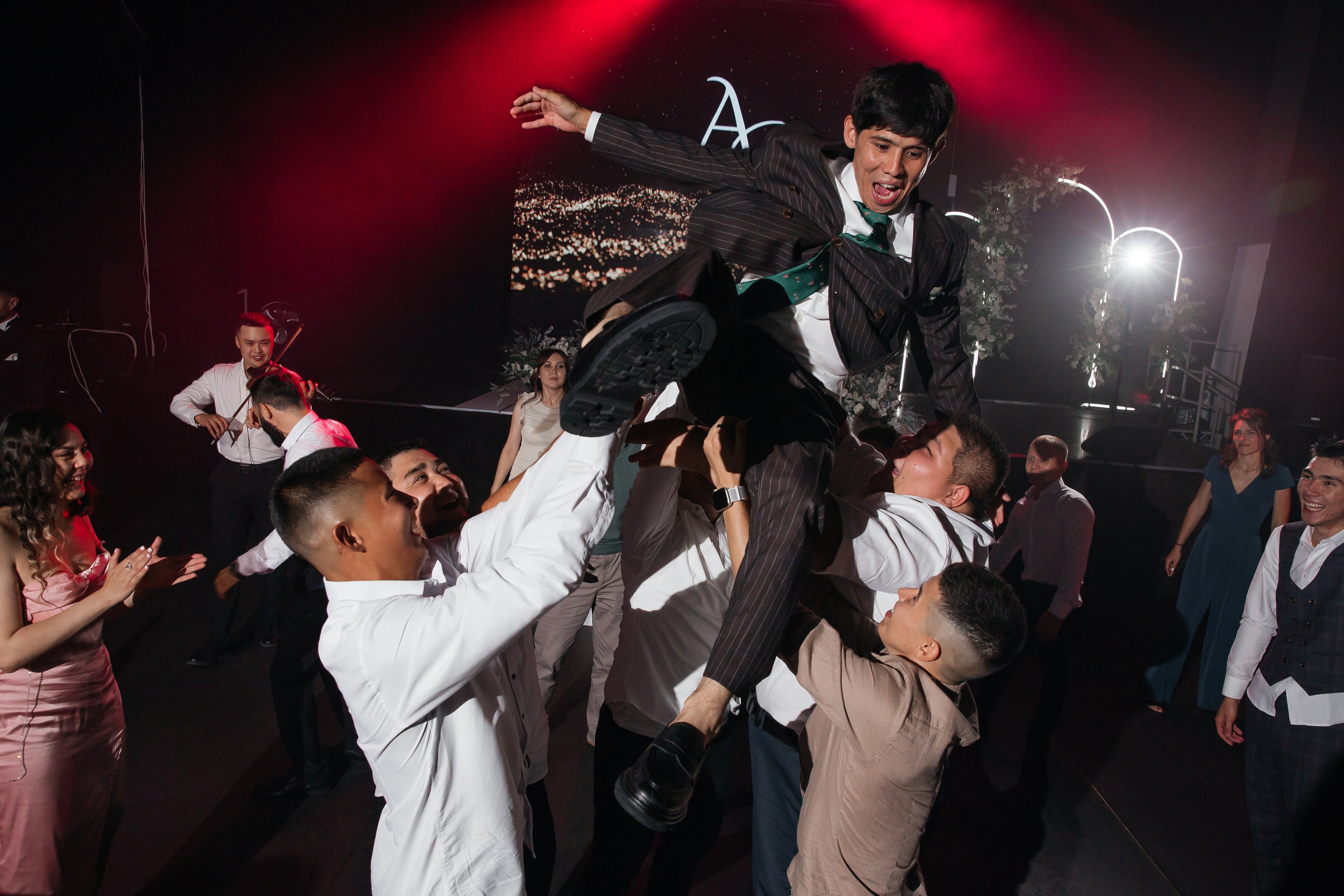 Уютная свадьба — Аскар и Катя на Марсовом поле. Свадебный фотограф в Оренбурге Илья Володьков