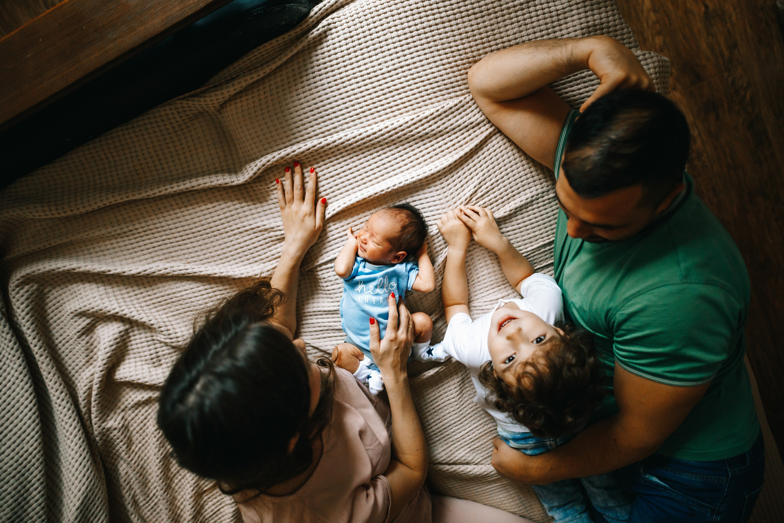 Пример семейной фотосессии дома. Дмитрий Мартьянов семейный фотограф в Санкт-Петербурге