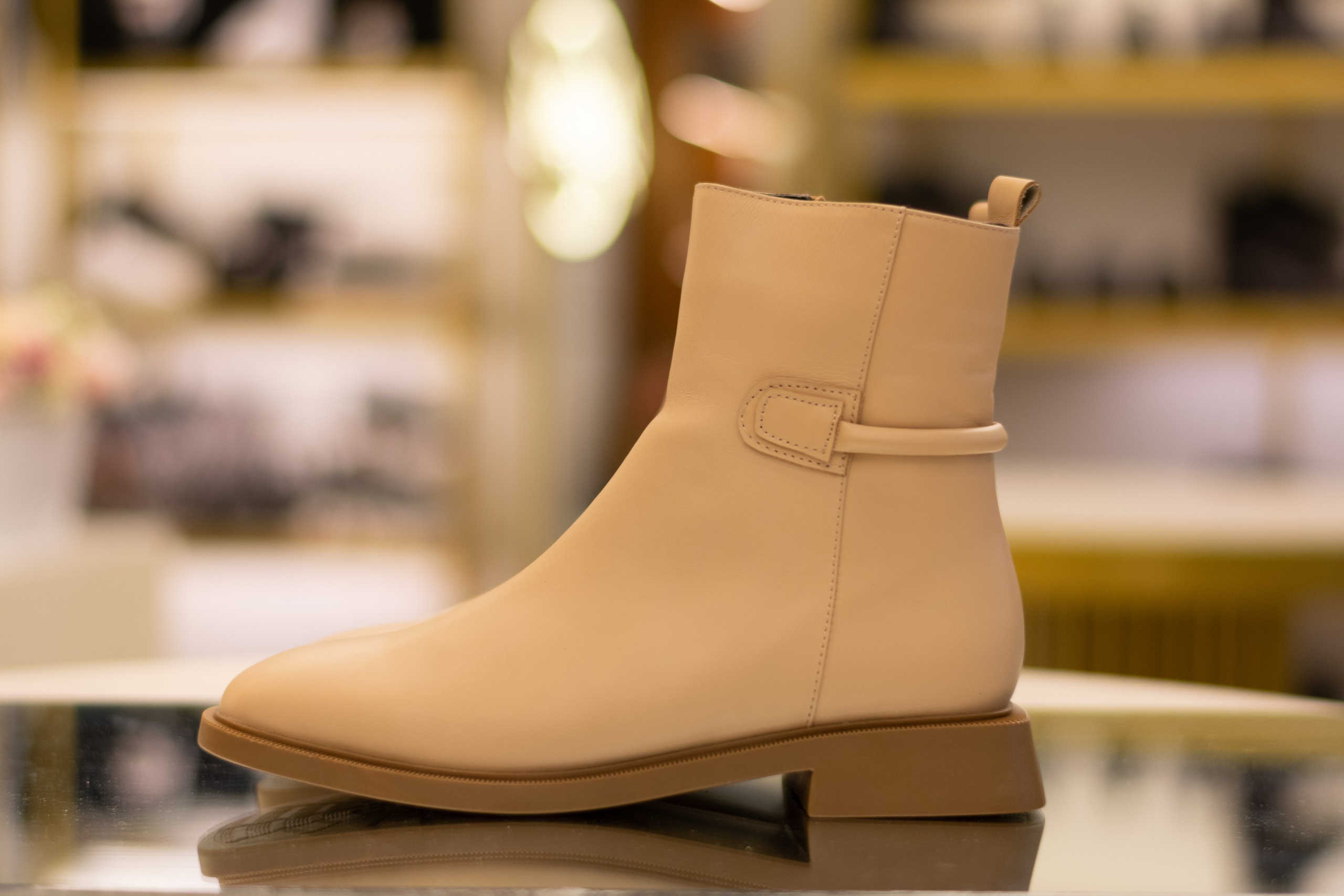 Для организаций. Предметная фотосессия для обувного магазина Capsula. Фотограф/видеограф Богдан Голованов