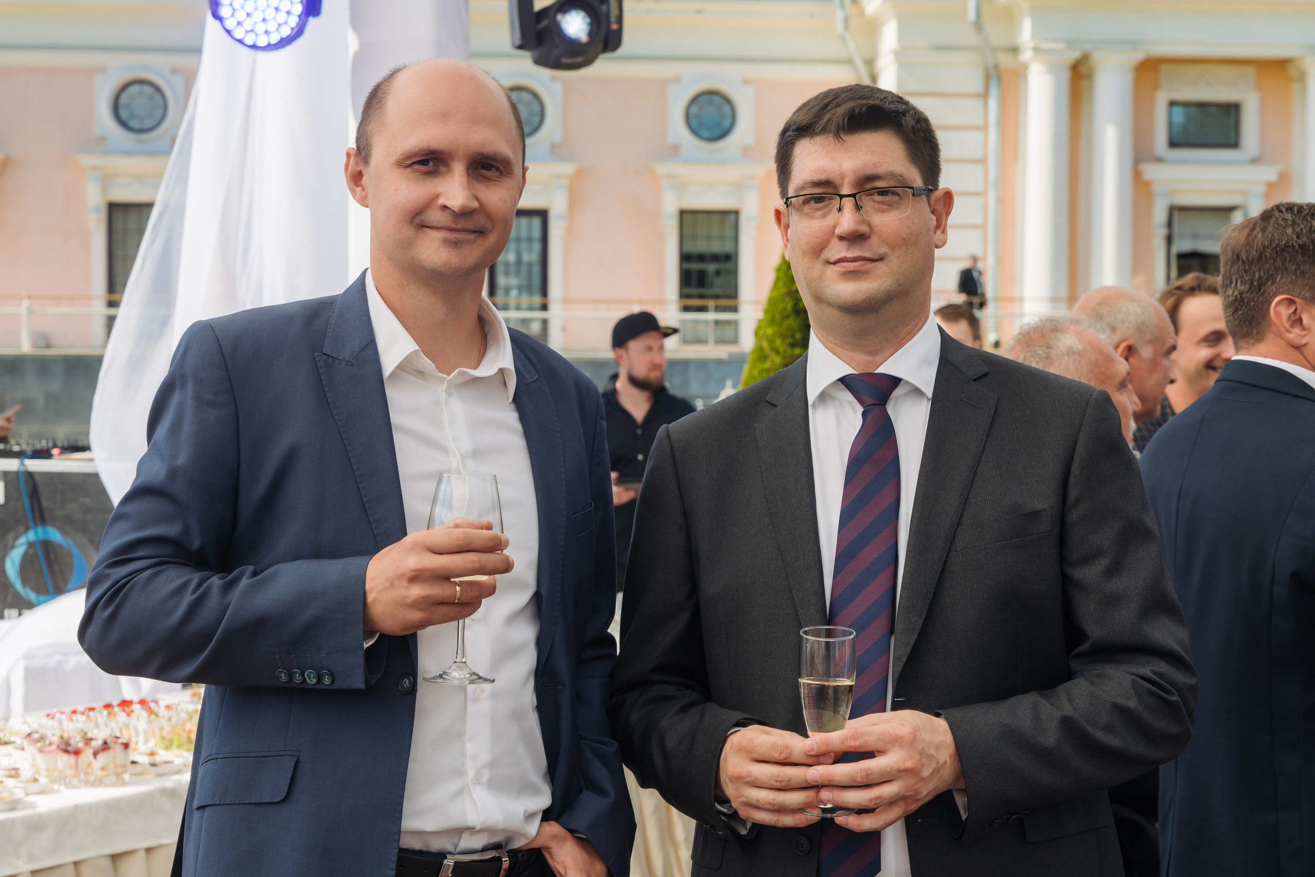 СТРОИТЕЛЬНЫЙ ТРЕСТ 30 лет