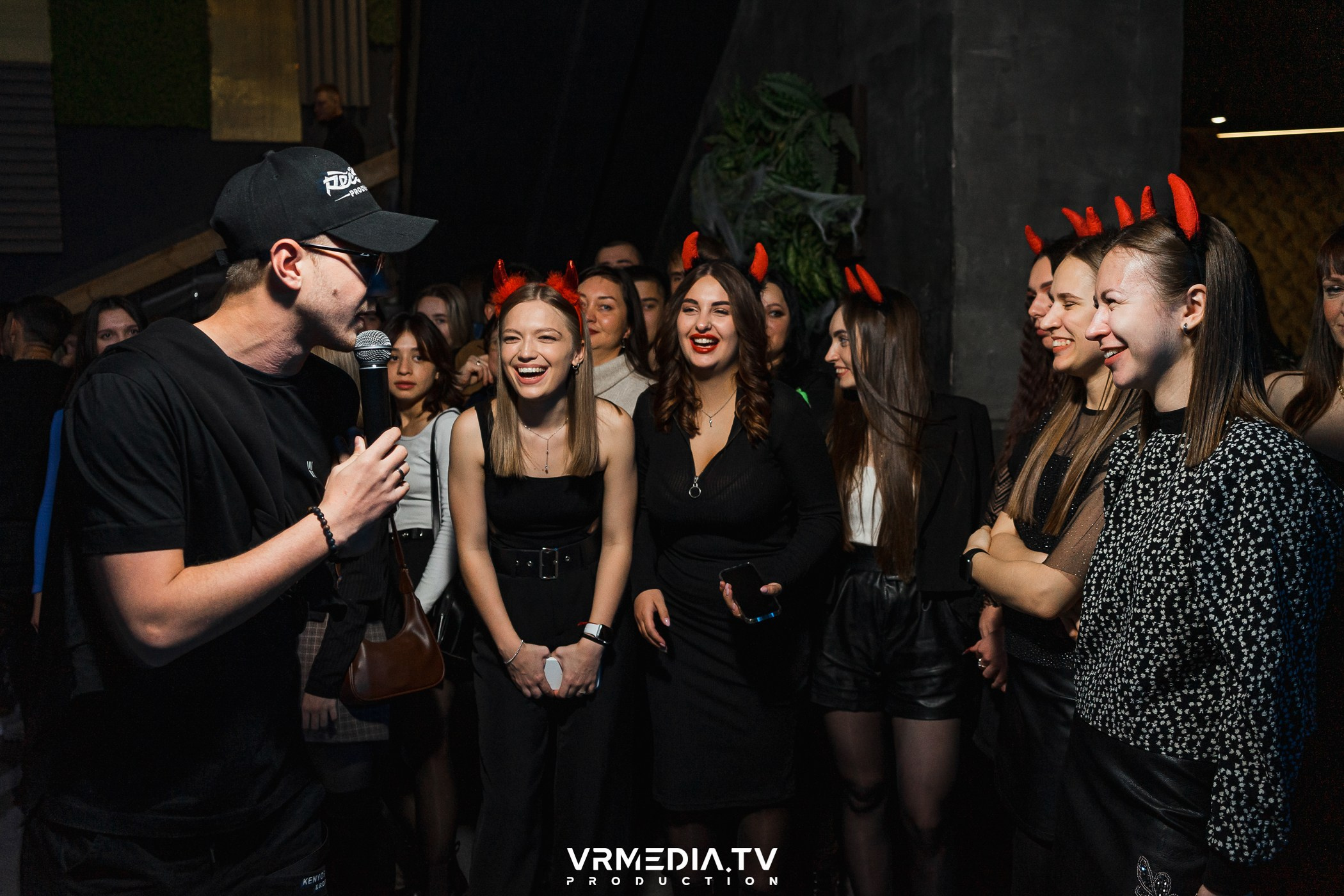 Halloween ARACHNOPHOBIA в баре «Друзья»