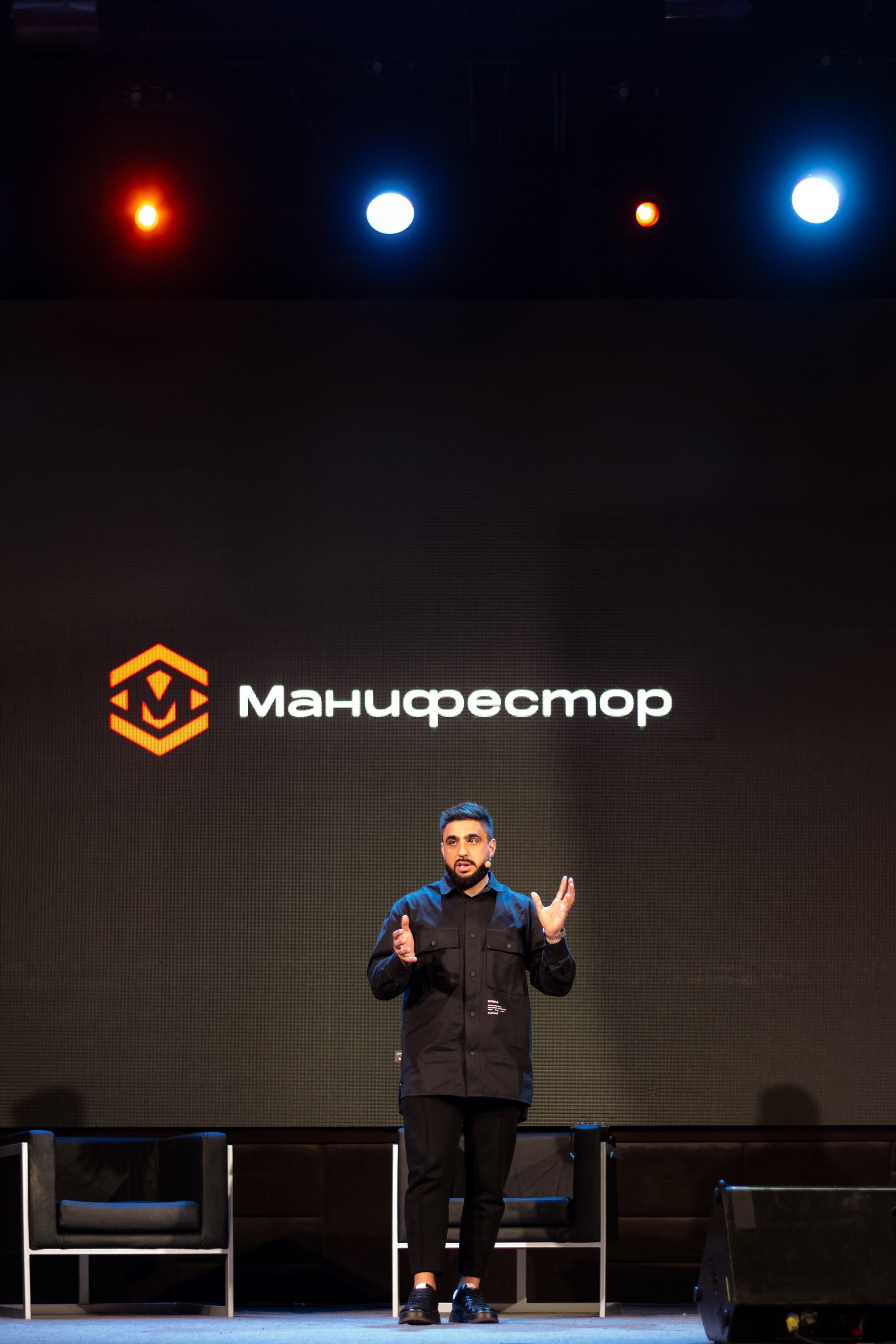 Манифестор. Фотограф в Москве. Антон S