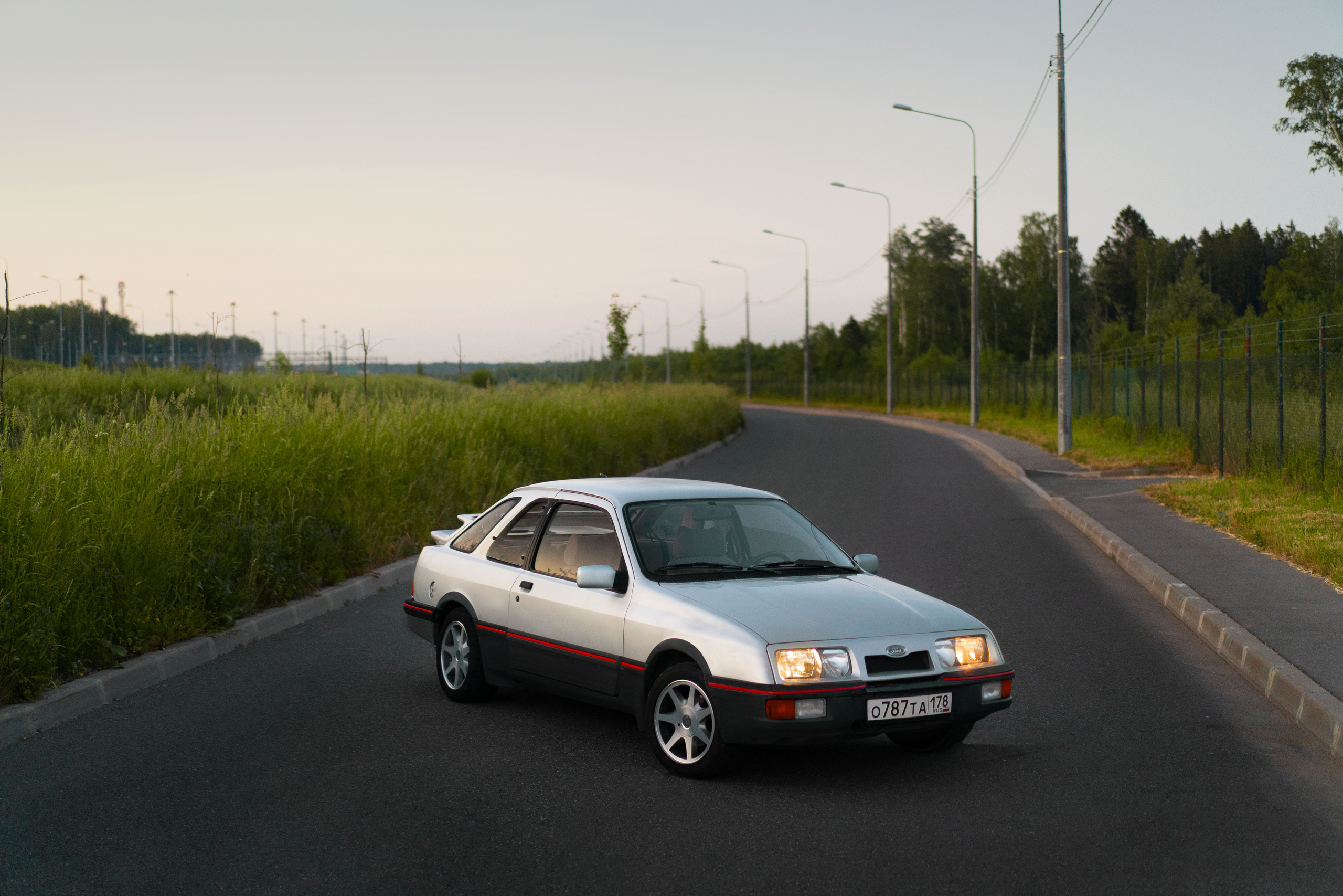Ford Sierra теплым летним вечером модель которая осталась в тени Ford Sierra RS Cosworth