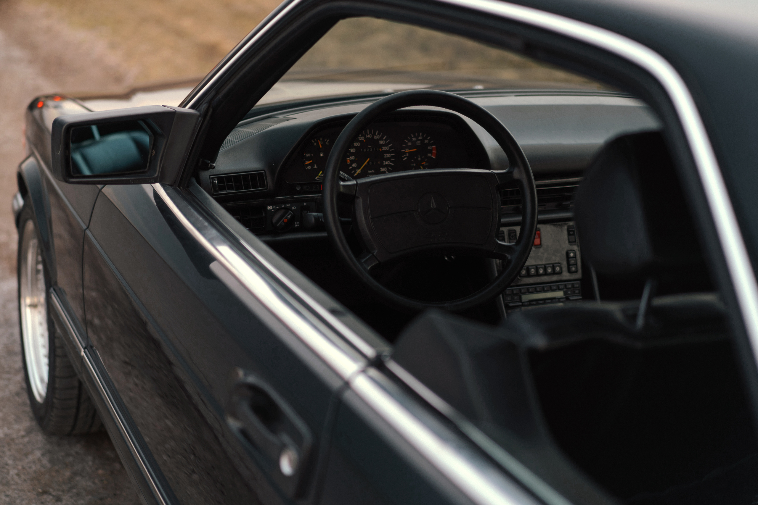 Mercedes-Benz 560SEC серии c126 признанная классика. Автомобильный фотограф Антон Цырулев