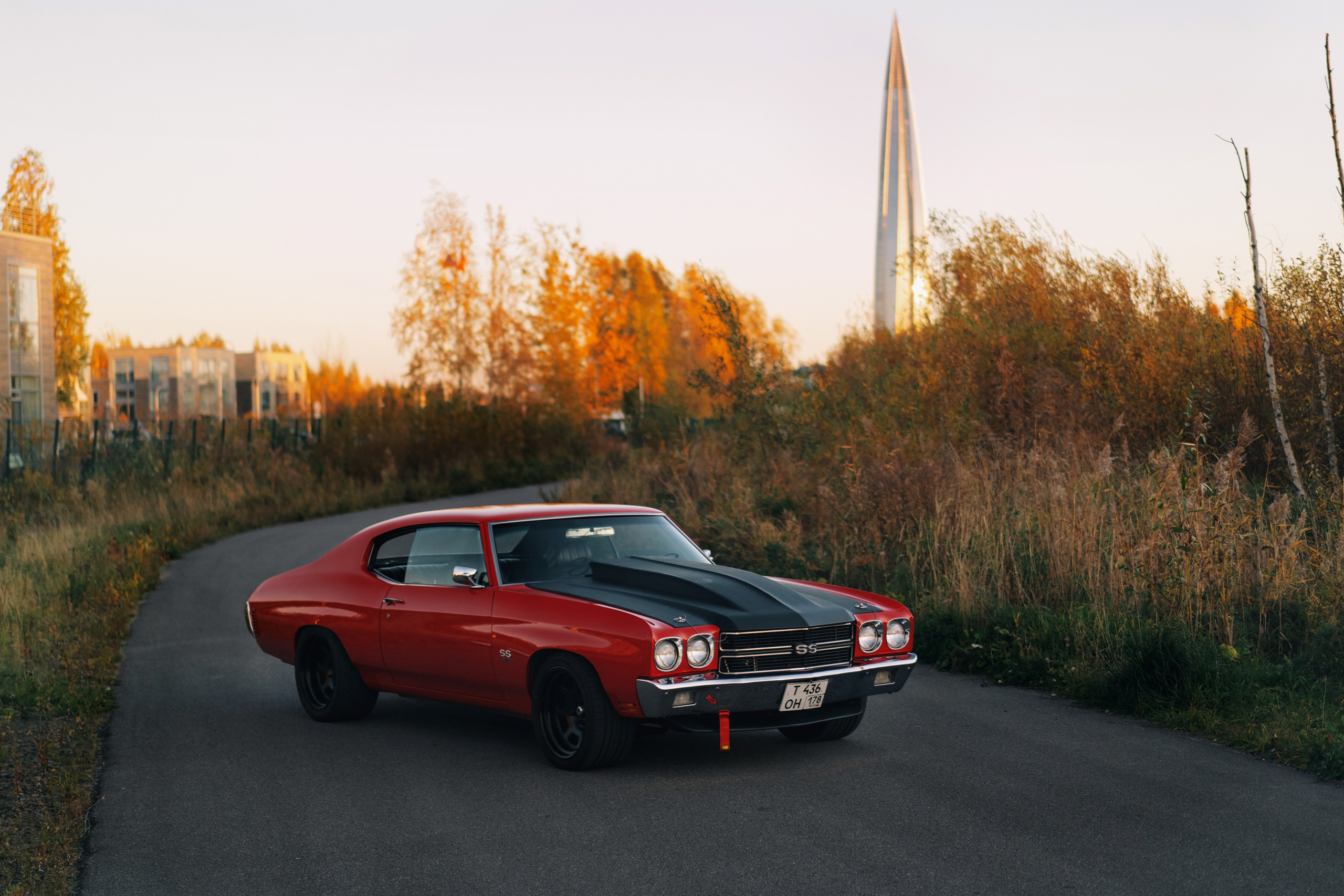 Chevrolet Chevelle SS на фоне башни газпром -сити 