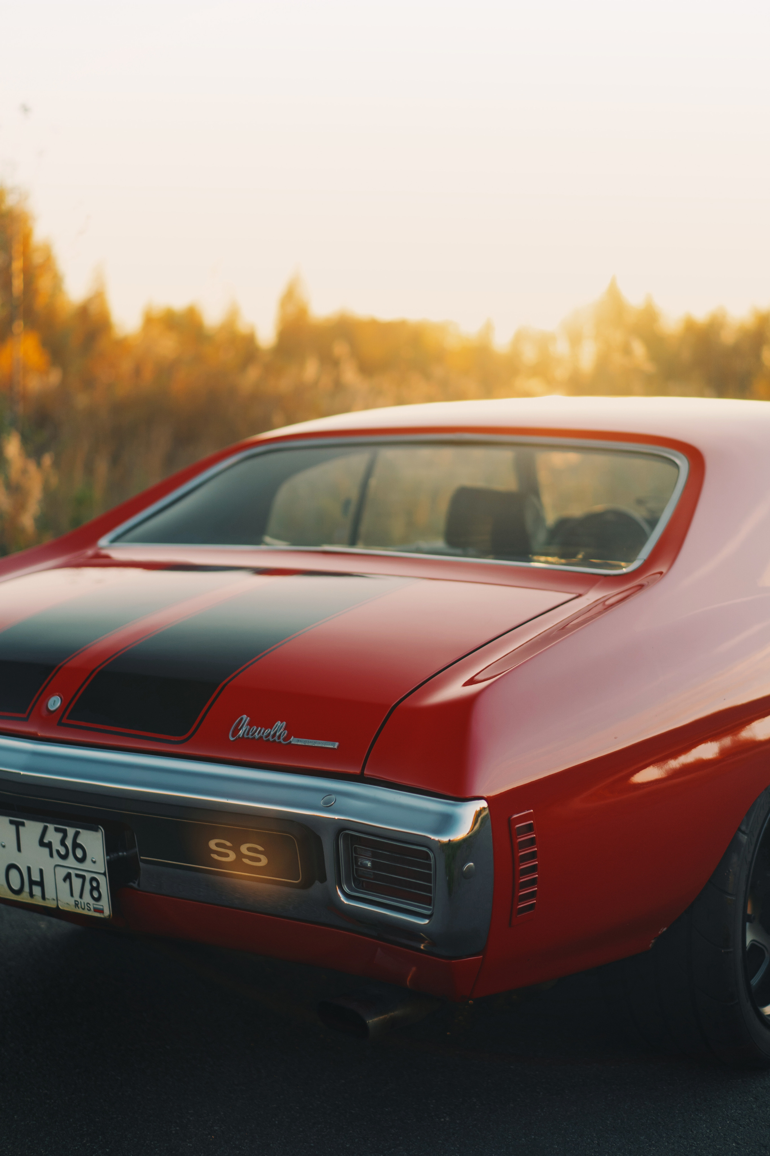 редкое солнце в петербурге попало на автомобиль