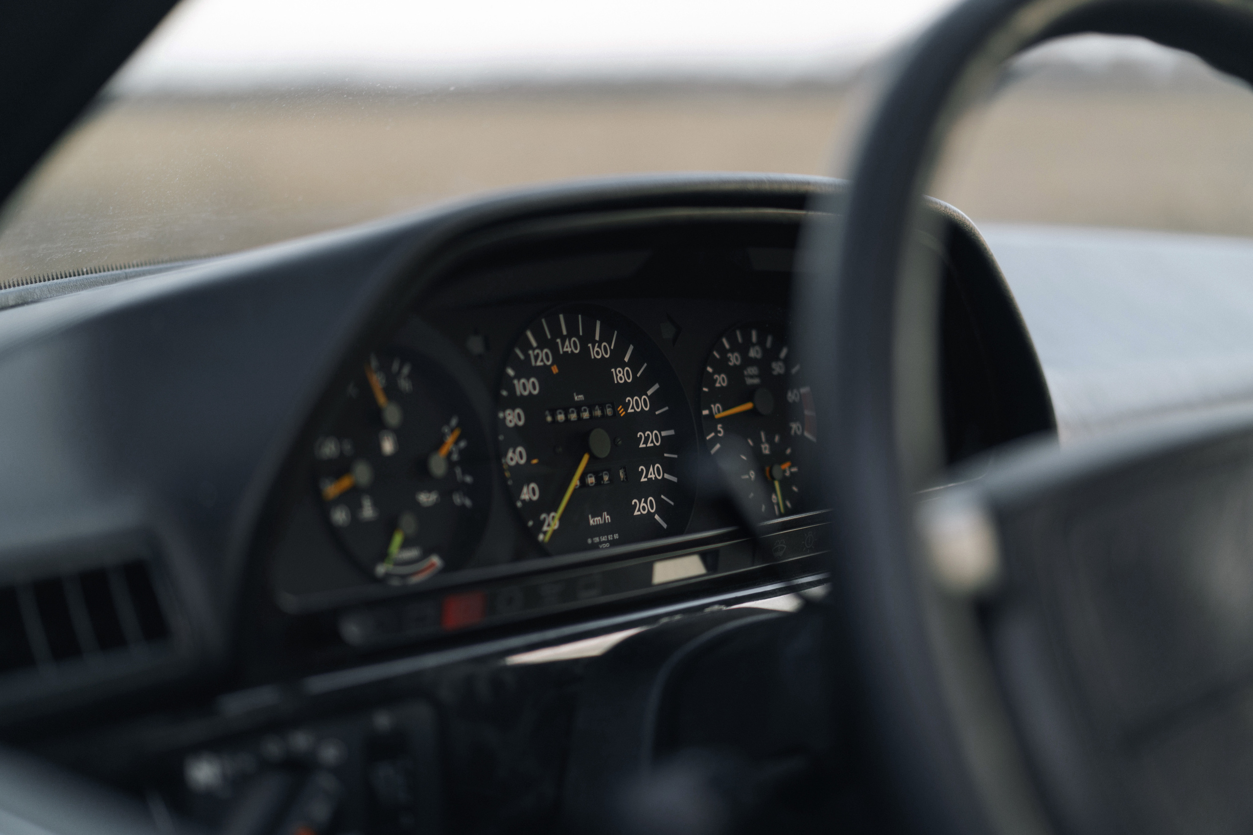 Mercedes-Benz 560SEC серии c126 признанная классика. Автомобильный фотограф Антон Цырулев