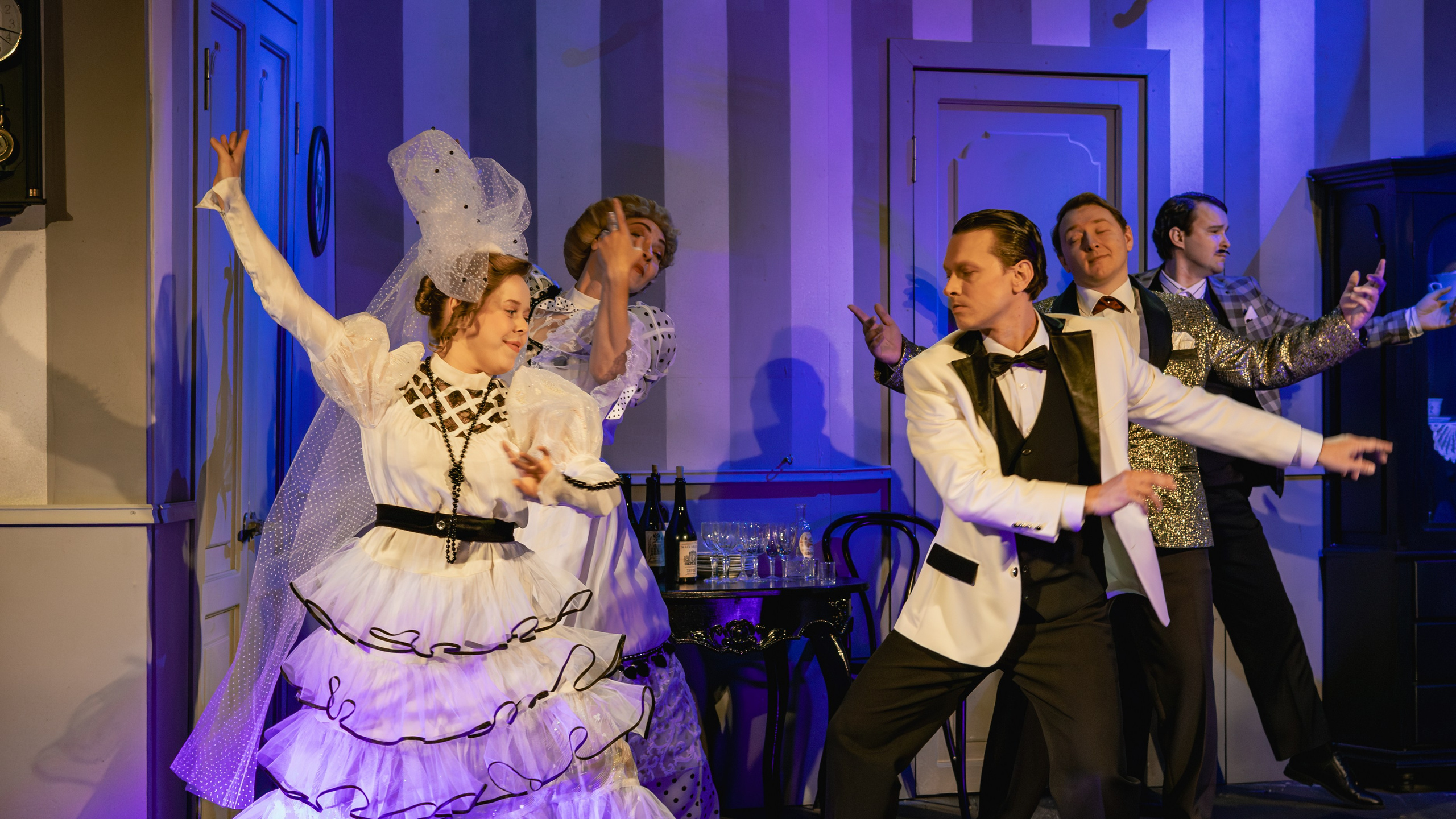 Театр Юного Зрителя «Две свадьбы». Фотограф Марк Файзулин