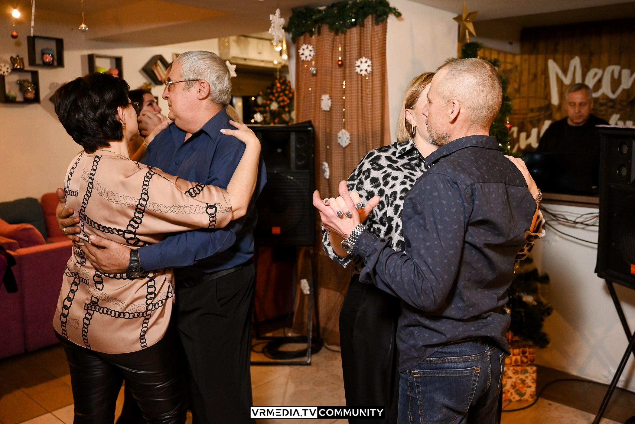 Новогодний вечер в кафе «КАмпот»